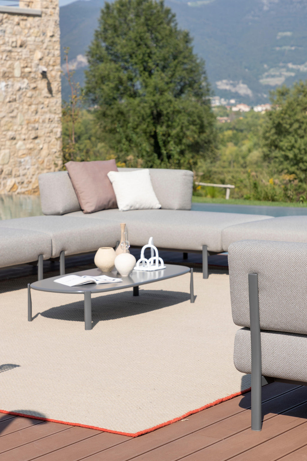 https://a.1stdibscdn.com/alias-t05t04t06t10-ten-outdoor-sofa-set-and-table-in-white-w-lacquered-frame-for-sale-picture-9/22569652/f_310341021666874170499/_F5I1791_6__master.jpg