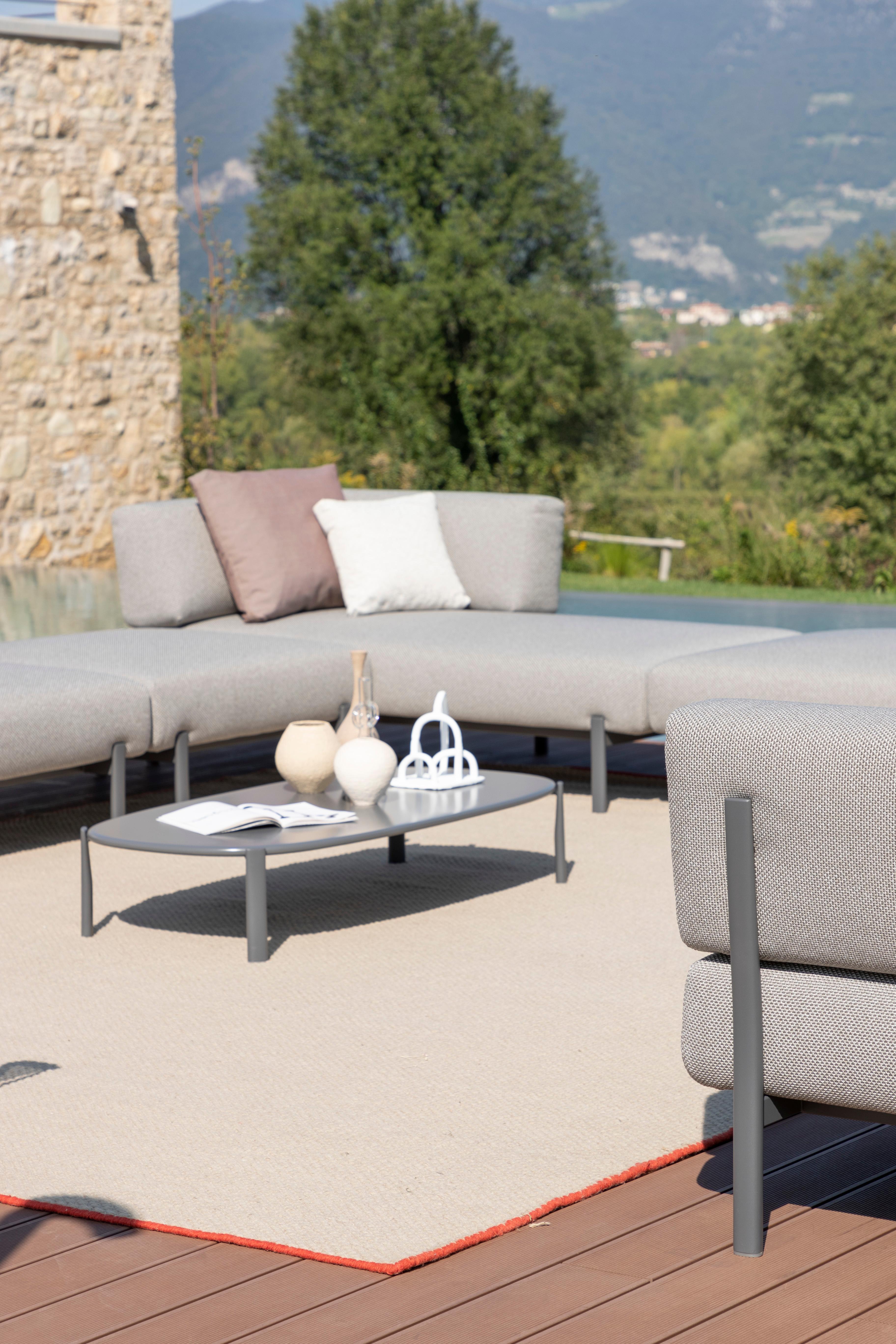 https://a.1stdibscdn.com/alias-t05t04t06t10-ten-outdoor-sofa-set-and-table-in-white-w-lacquered-frame-for-sale-picture-9/22569652/f_310341021666874170499/_F5I1791_6__master.jpg