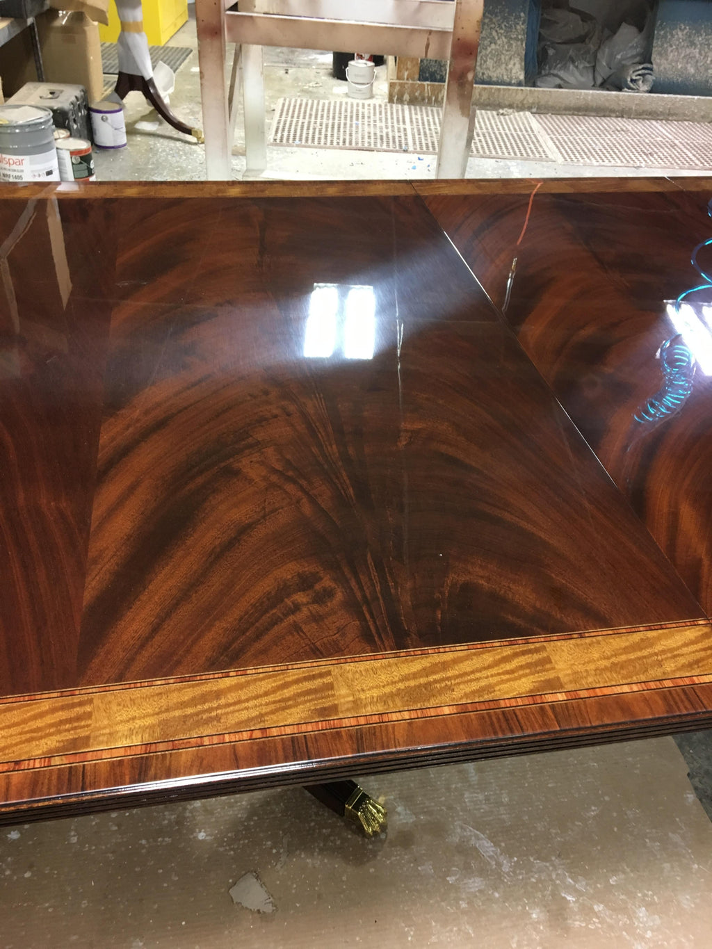 https://a.1stdibscdn.com/large-mahogany-georgian-style-dining-table-by-leighton-hall-for-sale-picture-8/f_44162/f_13542132/F75A9BDD_C905_49A0_9E09_1549111211266_master.jpeg