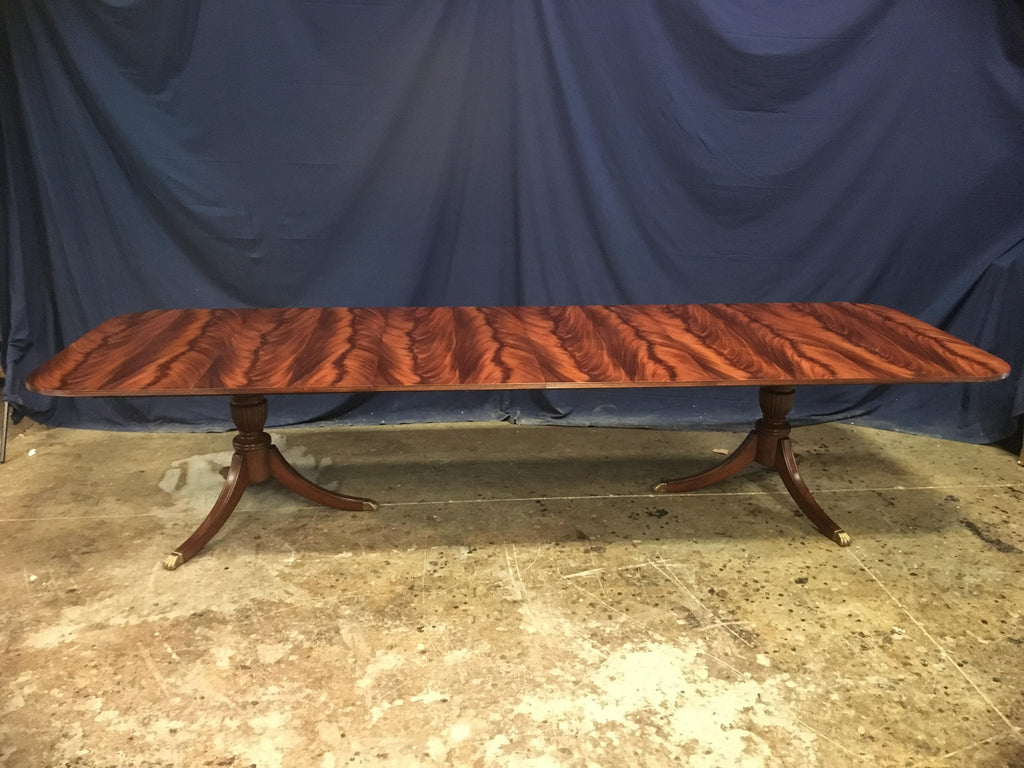 https://a.1stdibscdn.com/custom-leighton-hall-traditional-mahogany-pedestal-dining-table-for-sale-picture-10/f_44162/f_152999411561986303003/FC4C3A33_D1D2_45D4_AD20_F4D75B606B5D_master.jpeg