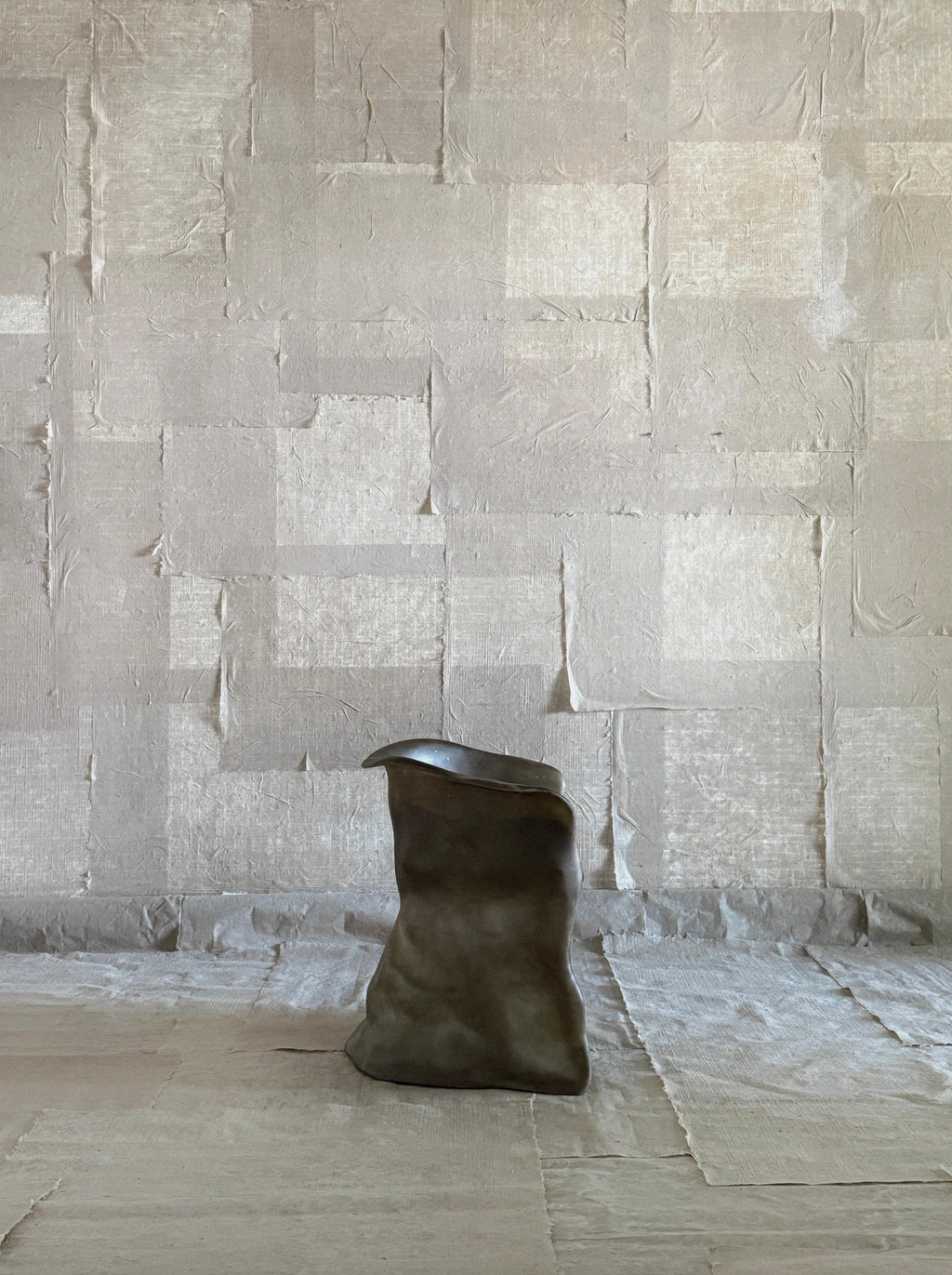 https://a.1stdibscdn.com/moss-brown-formless-fiberglass-chair-by-kar-for-sale-picture-6/f_12192/f_476199821763585734459/FD312F0F_9673_402D_A84F_0578E67D5F58_2_master.jpg