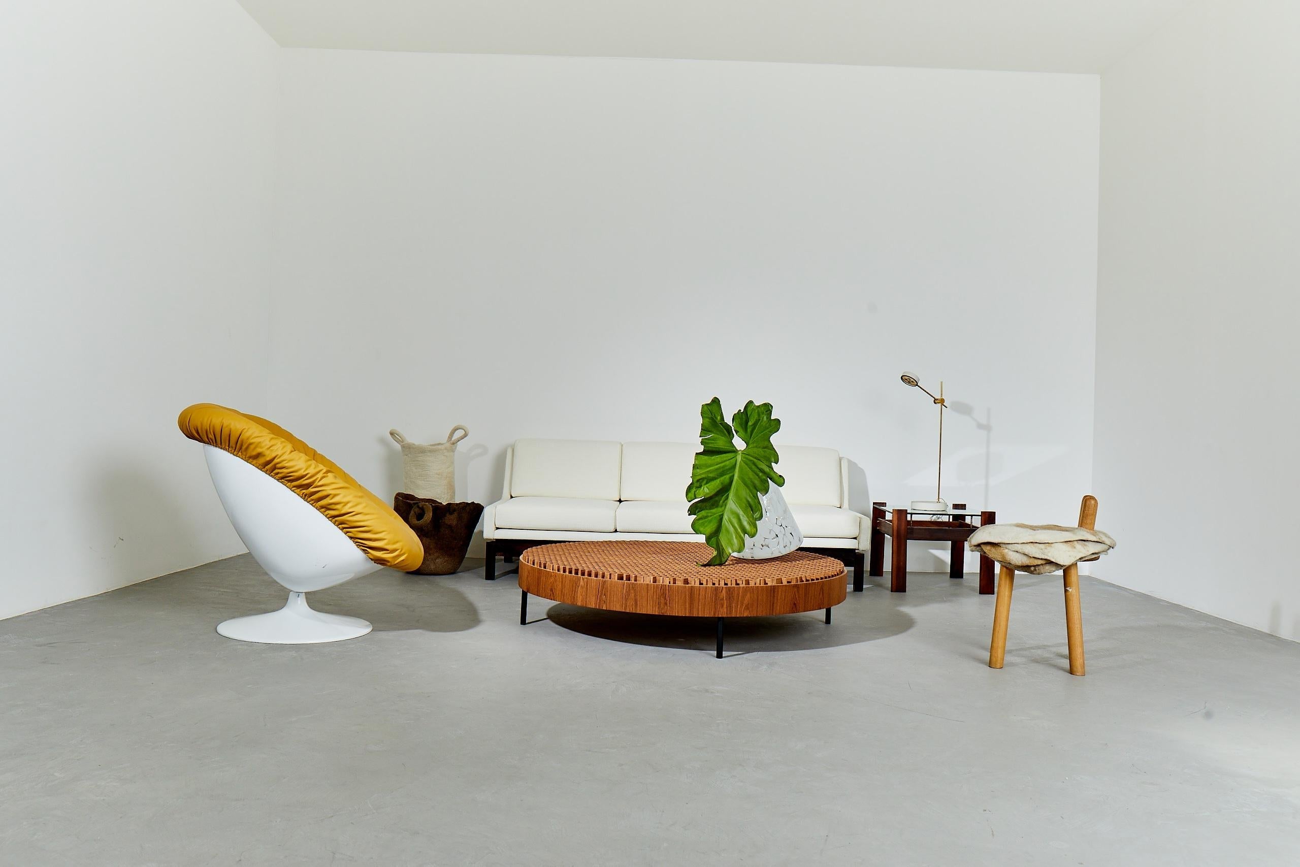 https://a.1stdibscdn.com/mineira-coffee-table-by-ronald-sasson-brazilian-contemporary-design-for-sale-picture-6/f_31733/f_278007421647360574147/FD3A2589_master.jpg