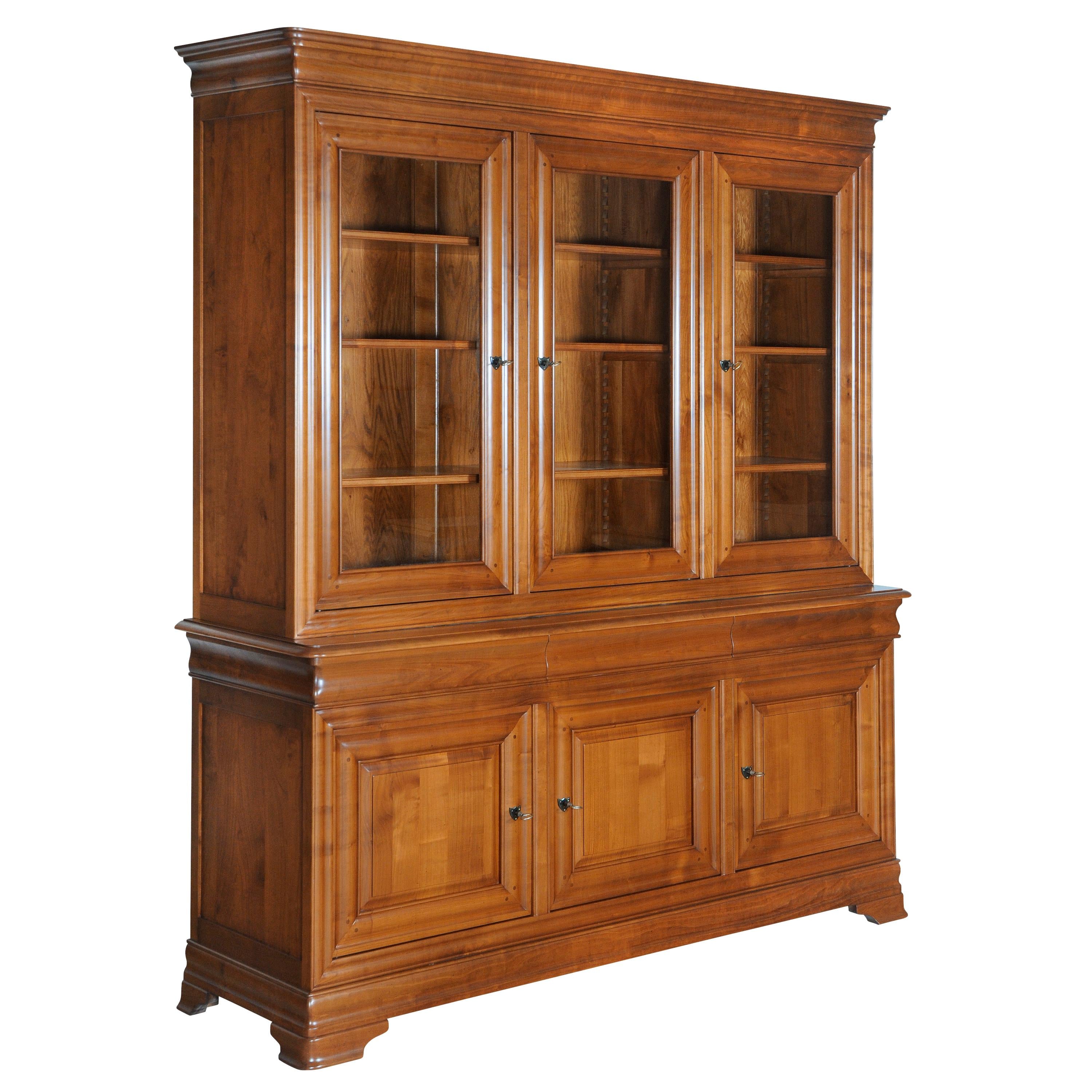 https://a.1stdibscdn.com/louis-philippe-style-bookcase-in-solid-cherrywood-100-made-in-france-for-sale-picture-3/f_57342/1623417946334/FLA_1302MD_Biblioth_que_2_corps_3_portes_merisier_D_biais_3000x3000_master.jpg