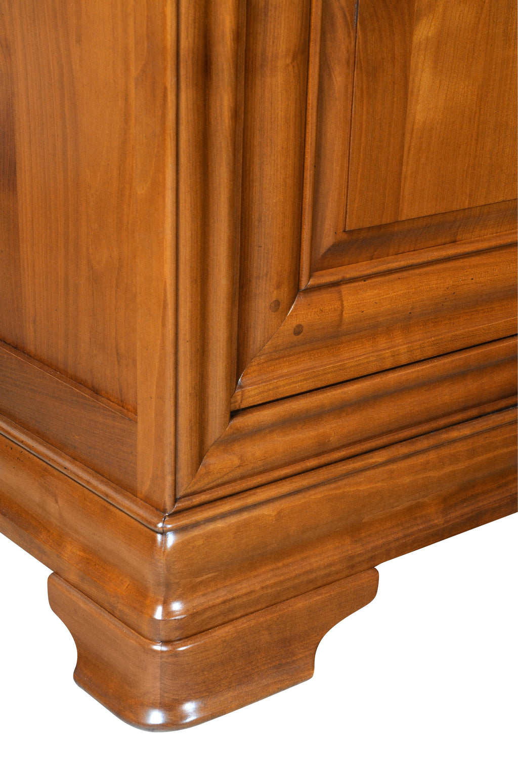 https://a.1stdibscdn.com/louis-philippe-style-bookcase-in-solid-cherrywood-100-made-in-france-for-sale-picture-6/f_57342/1623417974669/FLA_1302MD_Biblioth_que_2_corps_3_portes_merisier_D_d_tail_sabot_2800x4200_master.jpg