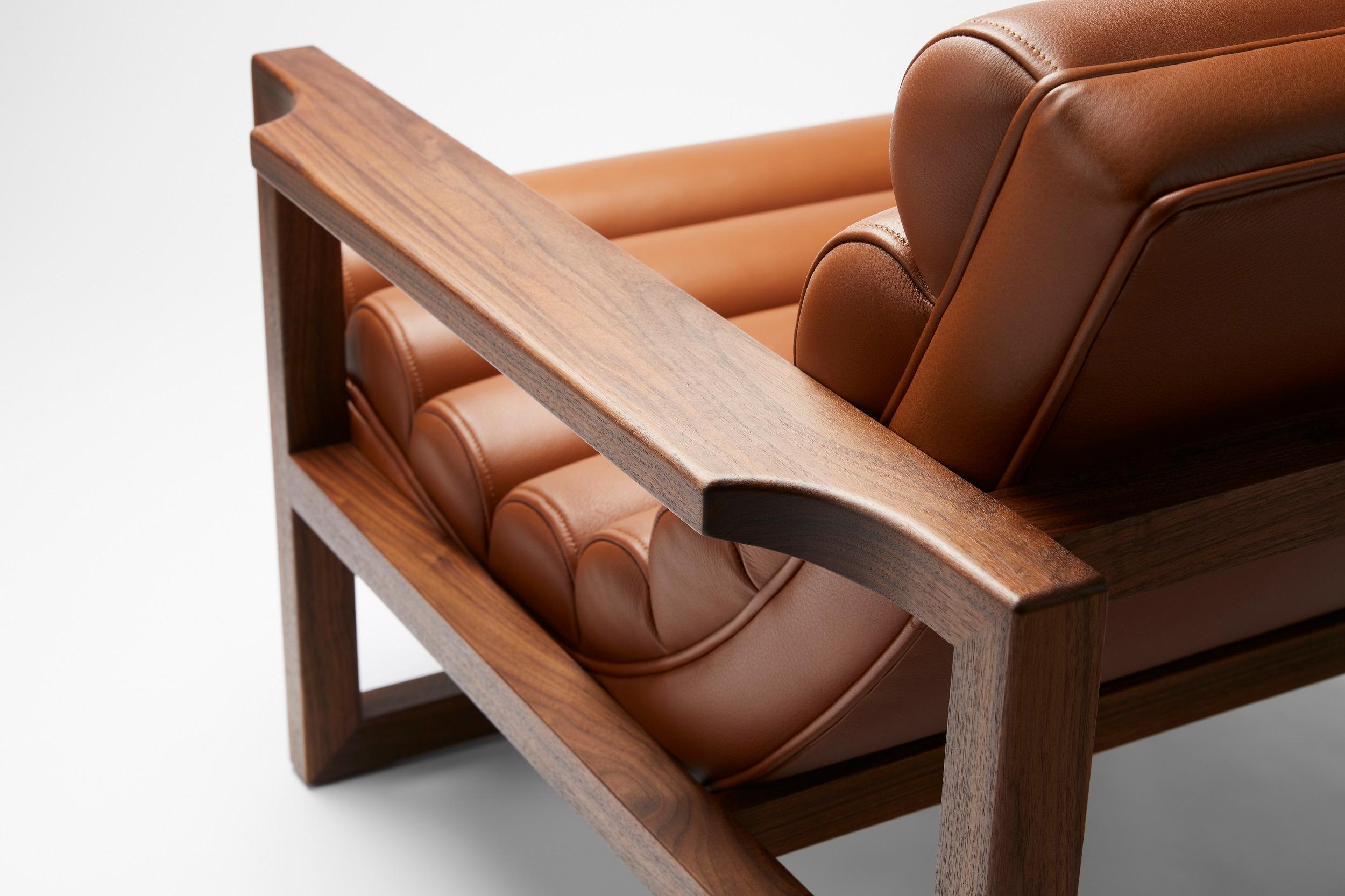 https://a.1stdibscdn.com/contemporary-fluted-florence-easy-chair-in-tan-leather-and-oiled-walnut-frame-for-sale-picture-4/f_27813/f_246717921627376927132/FLORENCE_EASY_CHAIR_3_master.jpg