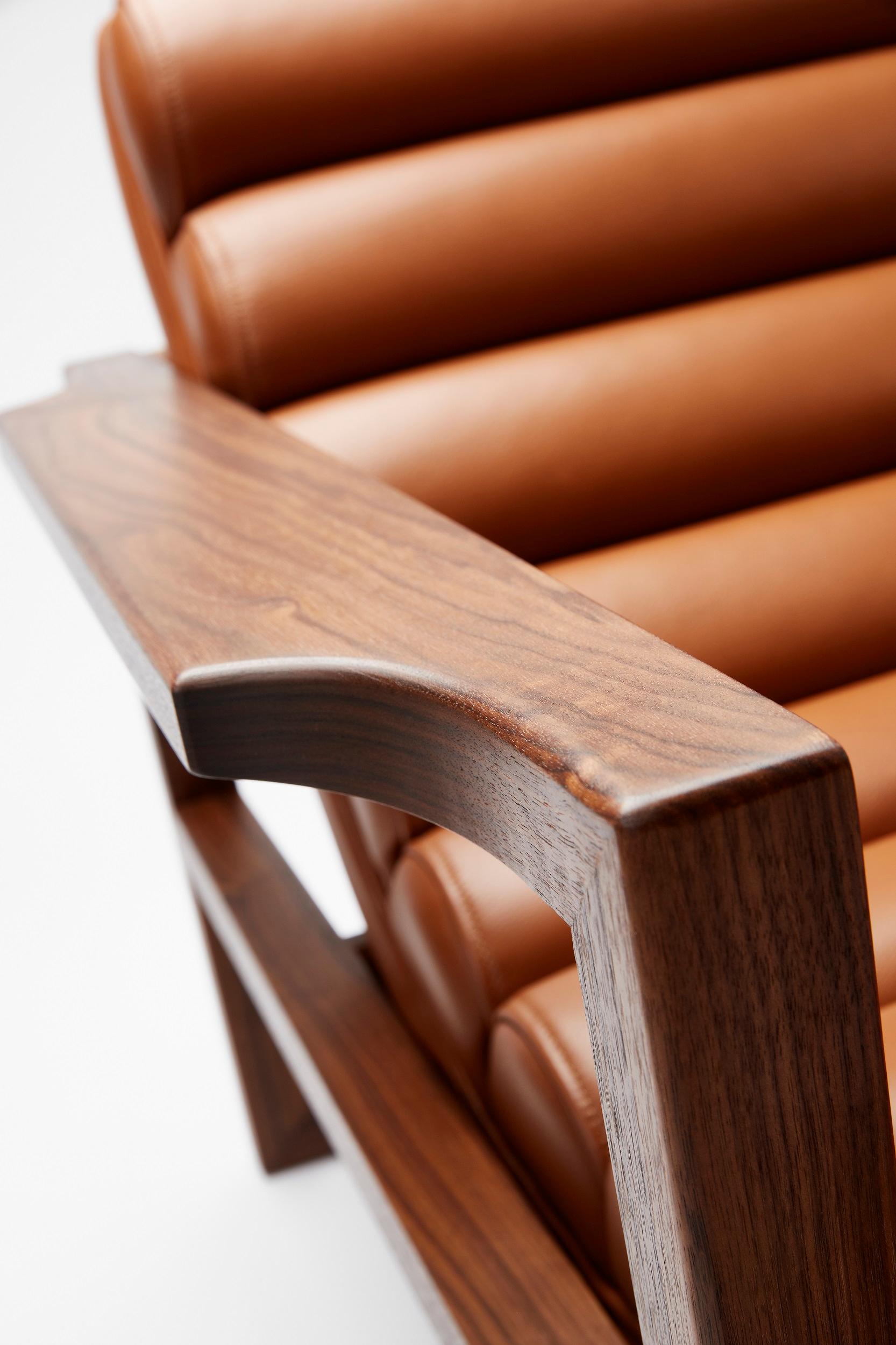 https://a.1stdibscdn.com/contemporary-fluted-florence-easy-chair-in-tan-leather-and-oiled-walnut-frame-for-sale-picture-5/f_27813/f_246717921627376931169/FLORENCE_EASY_CHAIR_4_master.jpg
