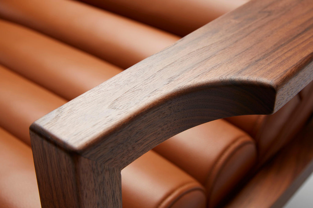 https://a.1stdibscdn.com/contemporary-fluted-florence-easy-chair-in-tan-leather-and-oiled-walnut-frame-for-sale-picture-6/f_27813/f_246717921627376935538/FLORENCE_EASY_CHAIR_5_master.jpg
