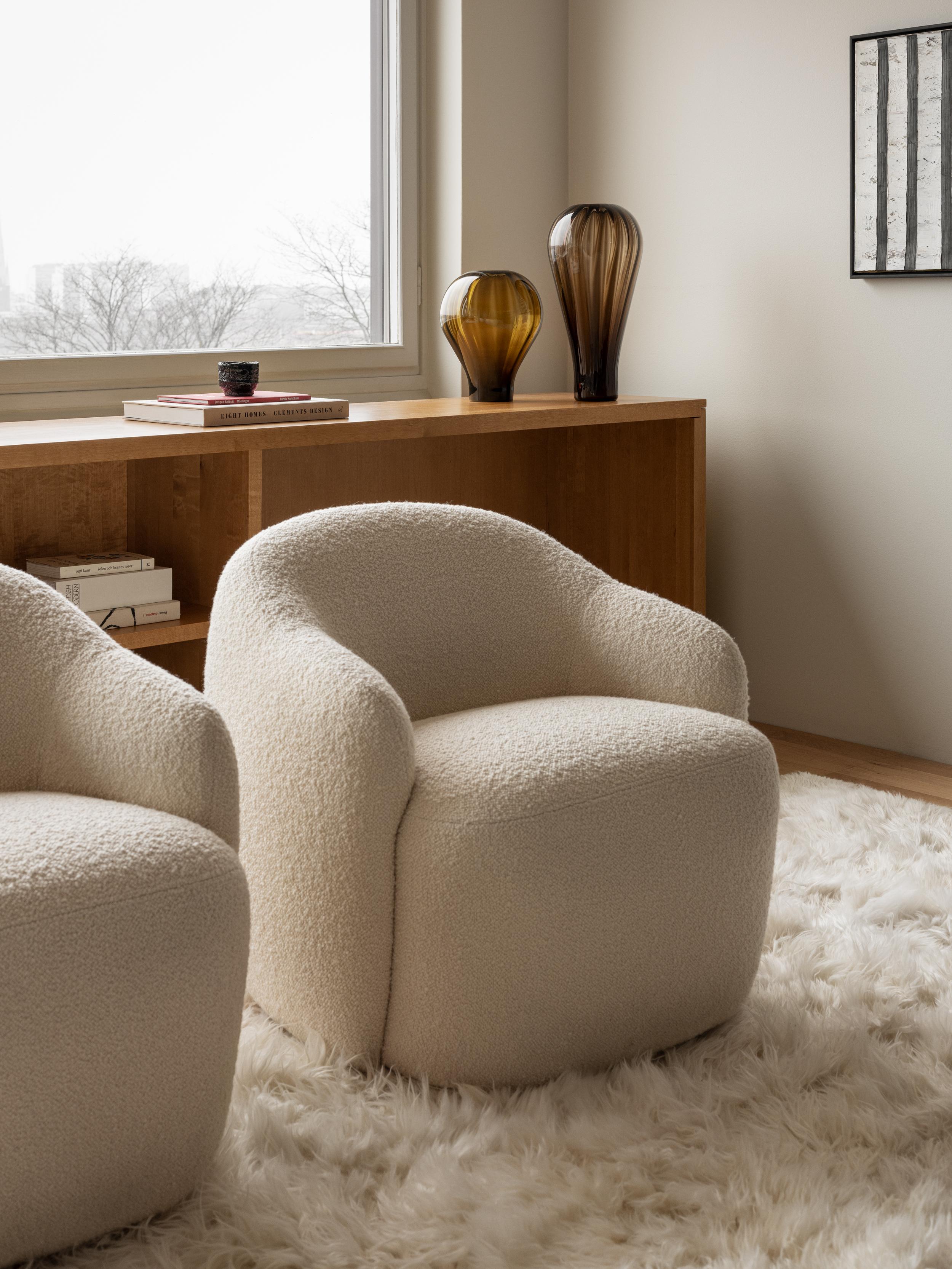 https://a.1stdibscdn.com/contemporary-armchair-barba-club-by-fogia-white-sheepskin-for-sale-picture-9/f_31233/f_488281321771236262262/FOGIA_07_071_master.jpg