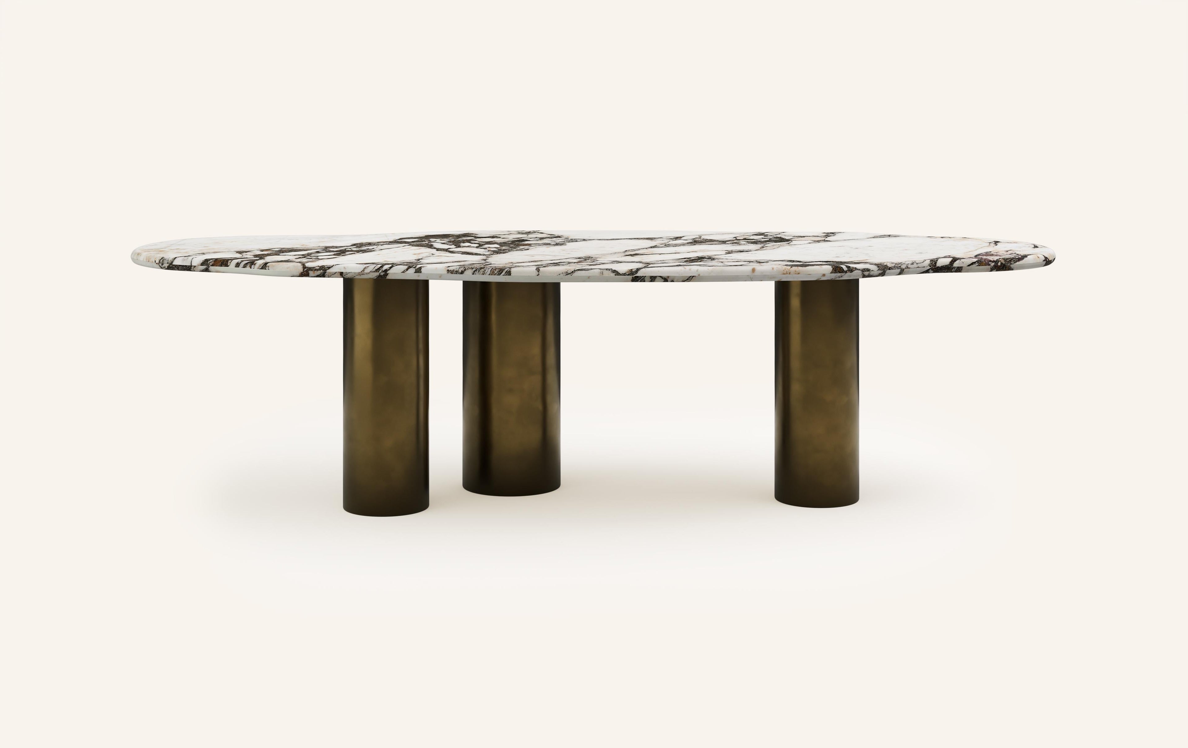https://a.1stdibscdn.com/formla-lago-freeform-dining-table-118l-x-48w-x-30h-viola-marble-bronze-for-sale-picture-2/f_98022/f_396510421715298262994/FORM_LAGO_FREEFORM_DINING_TABLE_108_CALACATTA_VIOLA_1_master.jpg