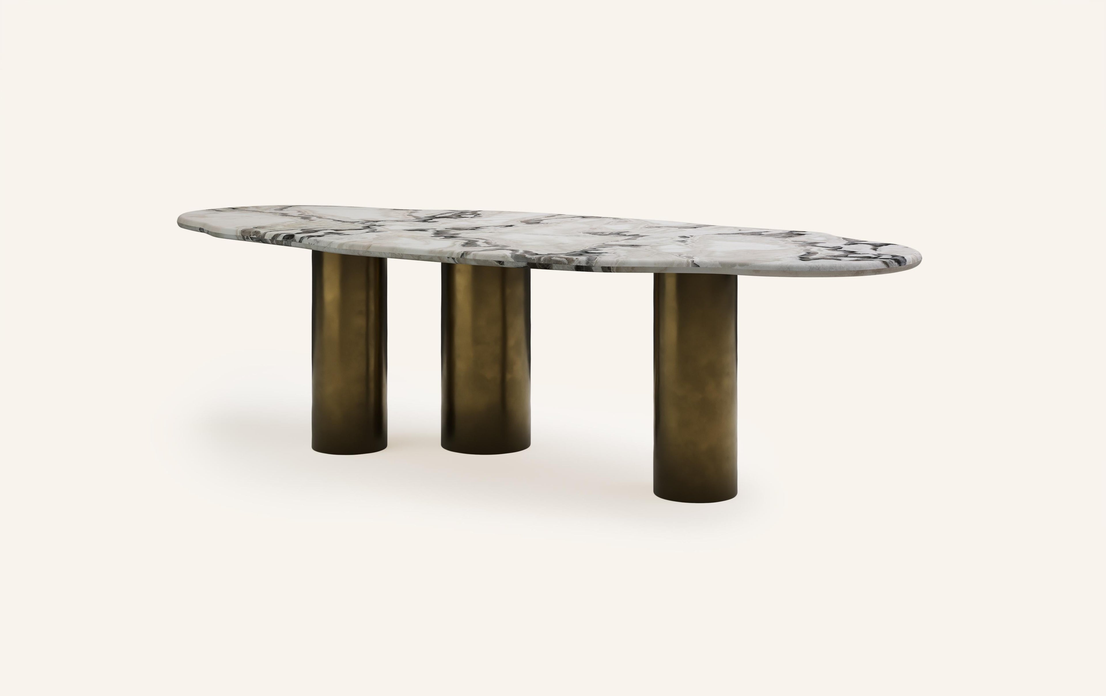 https://a.1stdibscdn.com/formla-lago-freeform-dining-table-108l-x-48w-x-30h-oyster-marble-bronze-for-sale-picture-3/f_98022/f_396507321715297199388/FORM_LAGO_FREEFORM_DINING_TABLE_108_OYSTER_WHITE_2_master.jpg