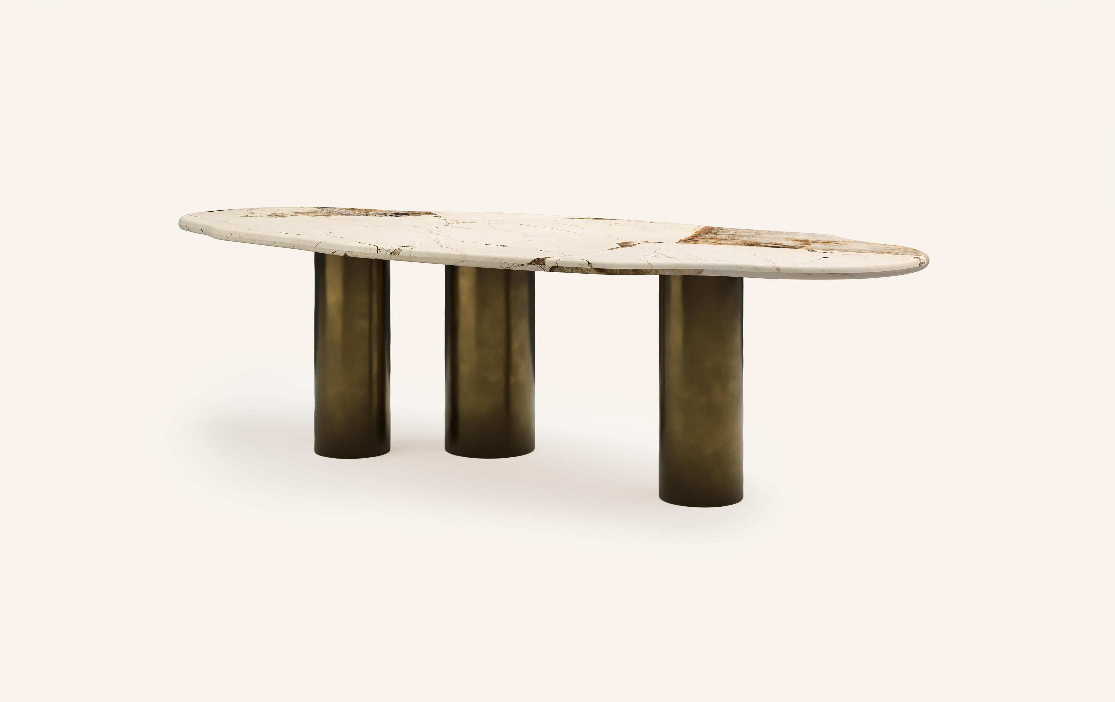 https://a.1stdibscdn.com/formla-lago-freeform-dining-table-84l-x-42w-x-30h-quartzite-bronze-for-sale-picture-3/f_98022/f_396498121715291641506/FORM_LAGO_FREEFORM_DINING_TABLE_108_PATAGONIA_2_master.jpg