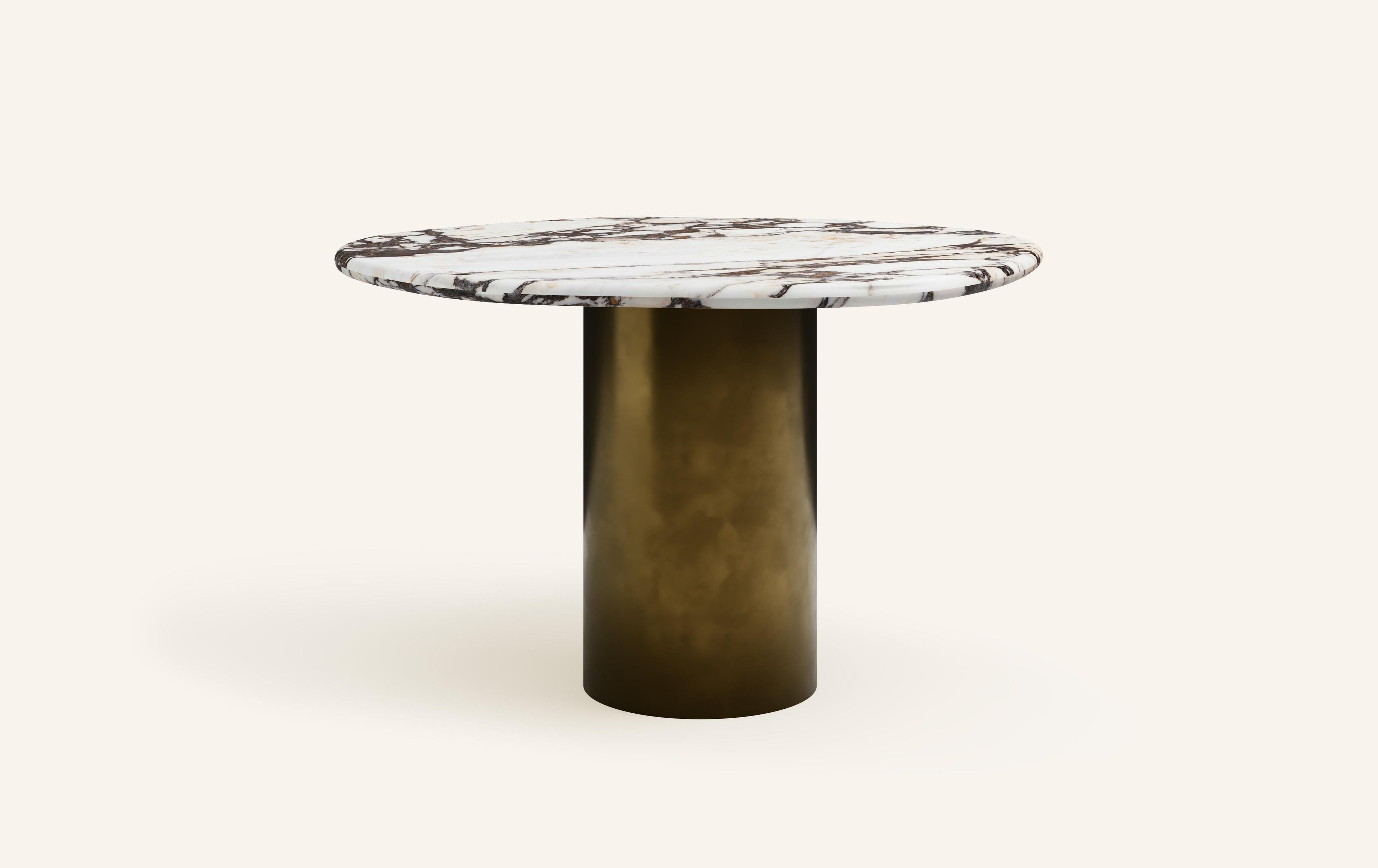 https://a.1stdibscdn.com/formla-lago-round-dining-table-60l-x-60w-x-30h-viola-marble-bronze-for-sale-picture-2/f_98022/f_396517221715302967050/FORM_LAGO_ROUND_DINING_TABLE_48_CALACATTA_VIOLA_1_master.jpg