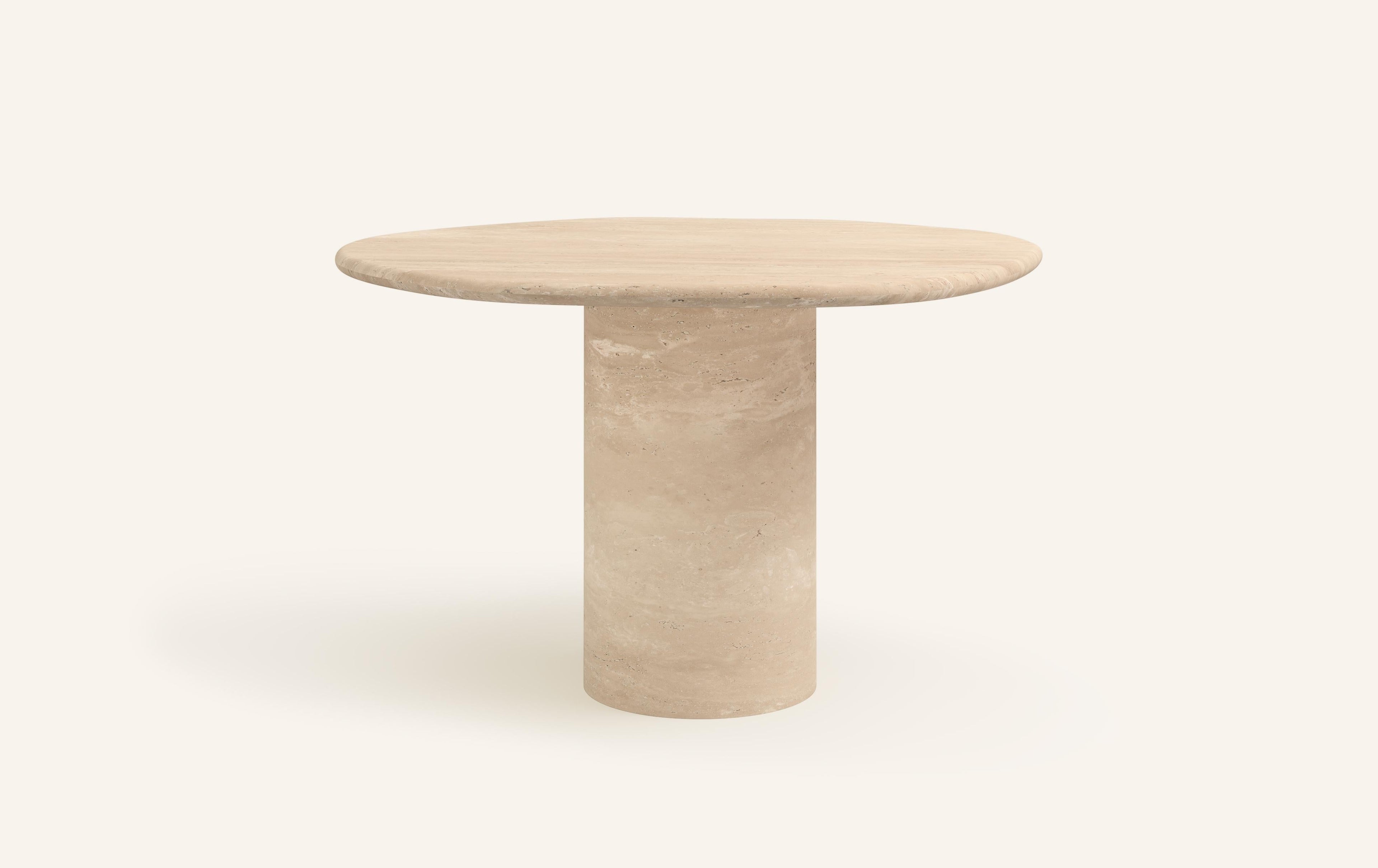 https://a.1stdibscdn.com/formla-lago-round-dining-table-60l-x-60w-x-30h-travertino-crema-vc-for-sale-picture-2/f_98022/f_396516621715302222550/FORM_LAGO_ROUND_DINING_TABLE_48_TRAVERTINO_CREMA_1_master.jpg