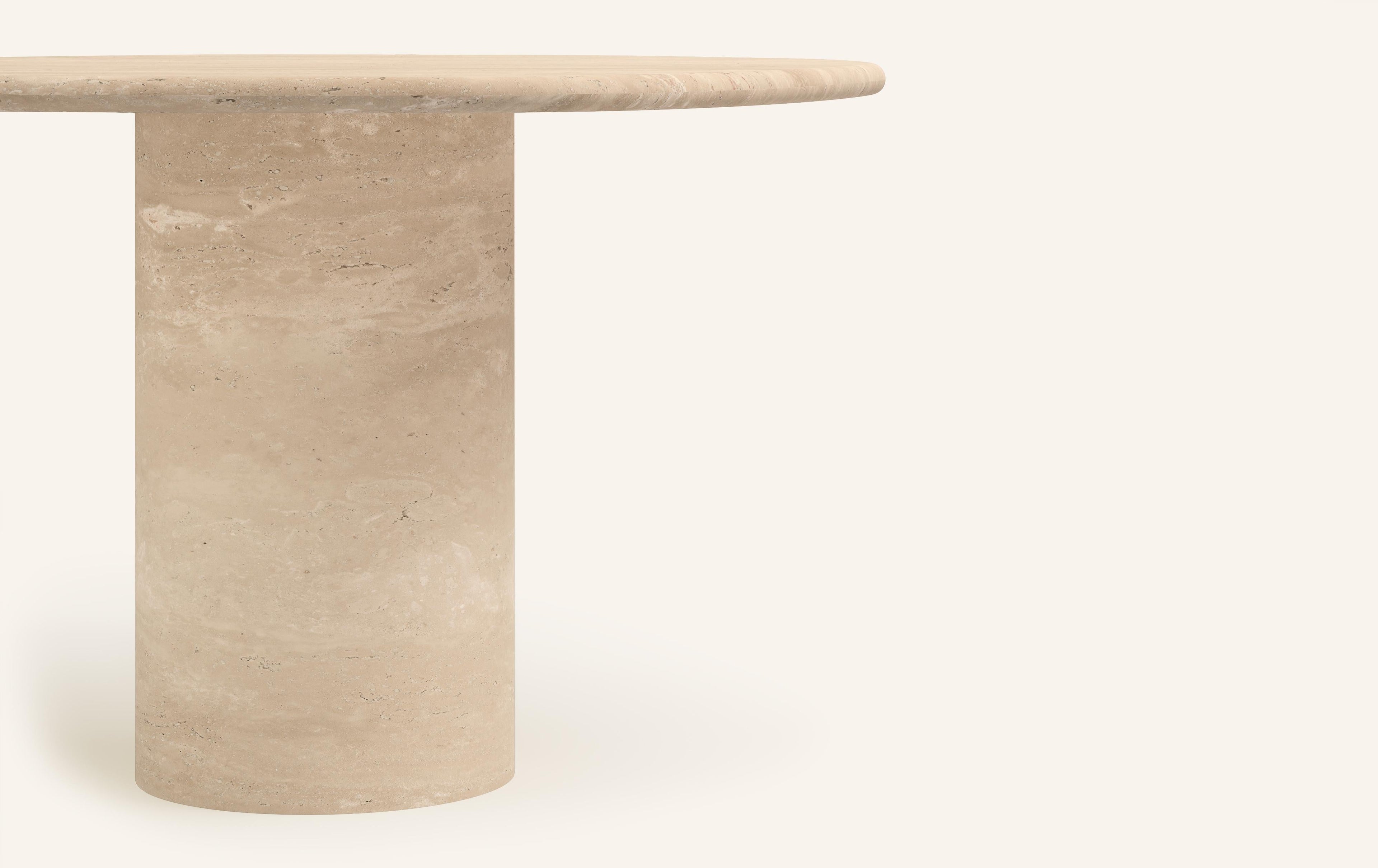 https://a.1stdibscdn.com/formla-lago-round-dining-table-60l-x-60w-x-30h-travertino-crema-vc-for-sale-picture-3/f_98022/f_396516621715302224185/FORM_LAGO_ROUND_DINING_TABLE_48_TRAVERTINO_CREMA_2_master.jpg