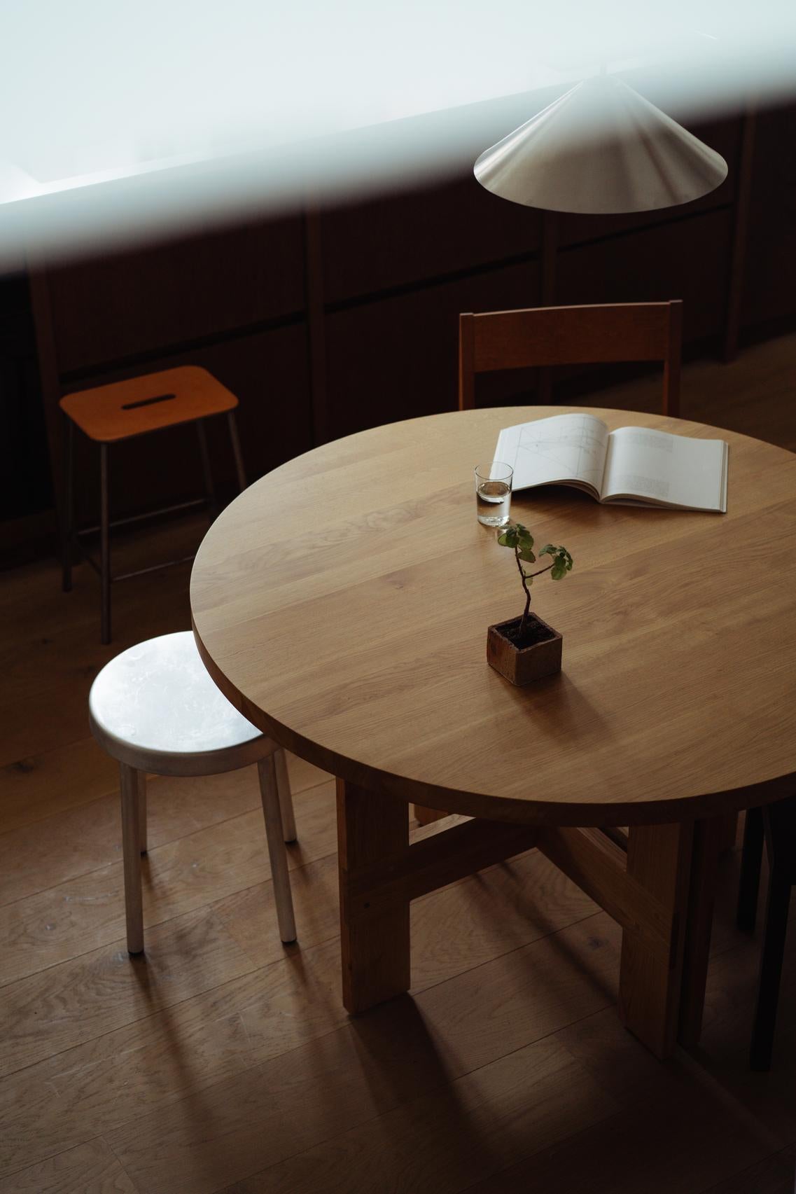 https://a.1stdibscdn.com/contemporary-trestle-table-farmhouse-by-frama-natural-oak-120-round-for-sale-picture-12/f_31233/f_483338421768470408660/FRAMA_Compact_Living_Context_Images_06_master.jpg