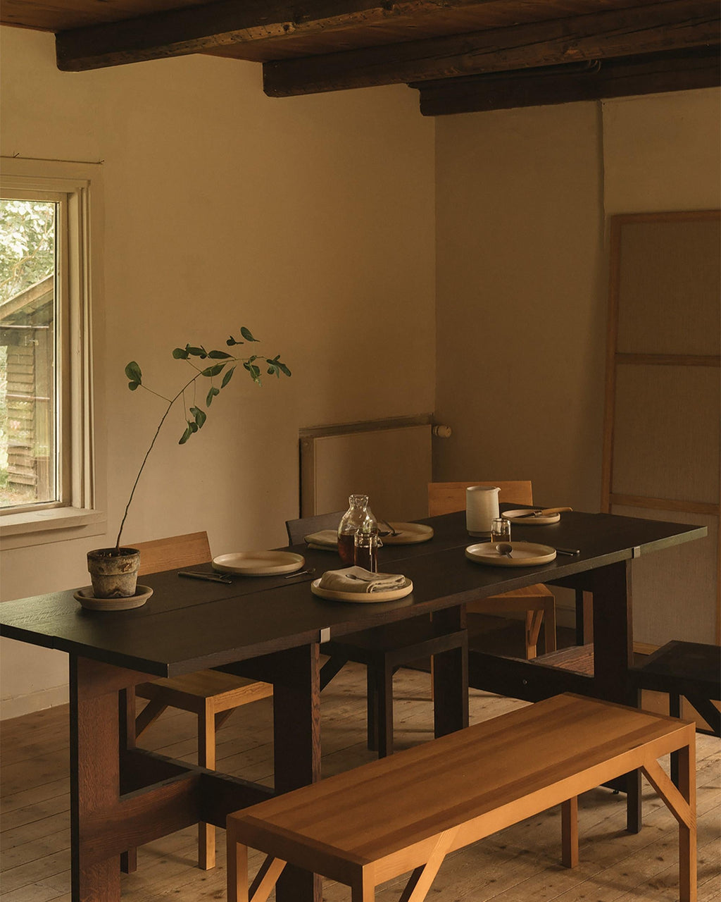 https://a.1stdibscdn.com/contemporary-trestle-table-farmhouse-by-frama-dark-oak-l220-planks-for-sale-picture-9/f_31233/f_483236421768408734967/FRAMA_Farmhouse_Trestle_Table_Dark_Oak_L220_Planks_Context_2_master.jpg