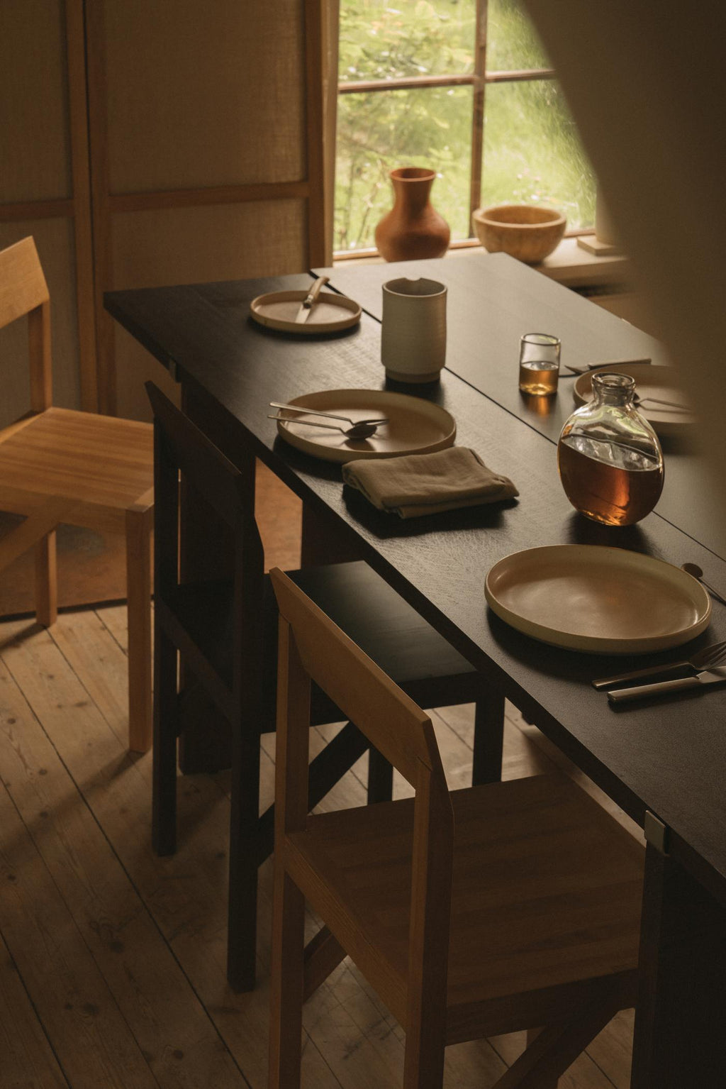 https://a.1stdibscdn.com/contemporary-trestle-table-farmhouse-by-frama-dark-oak-l220-planks-for-sale-picture-4/f_31233/f_483236421768408734592/FRAMA_Farmhouse_Trestle_Table_Dark_Oak_L220_Planks_Context_3_master.jpg