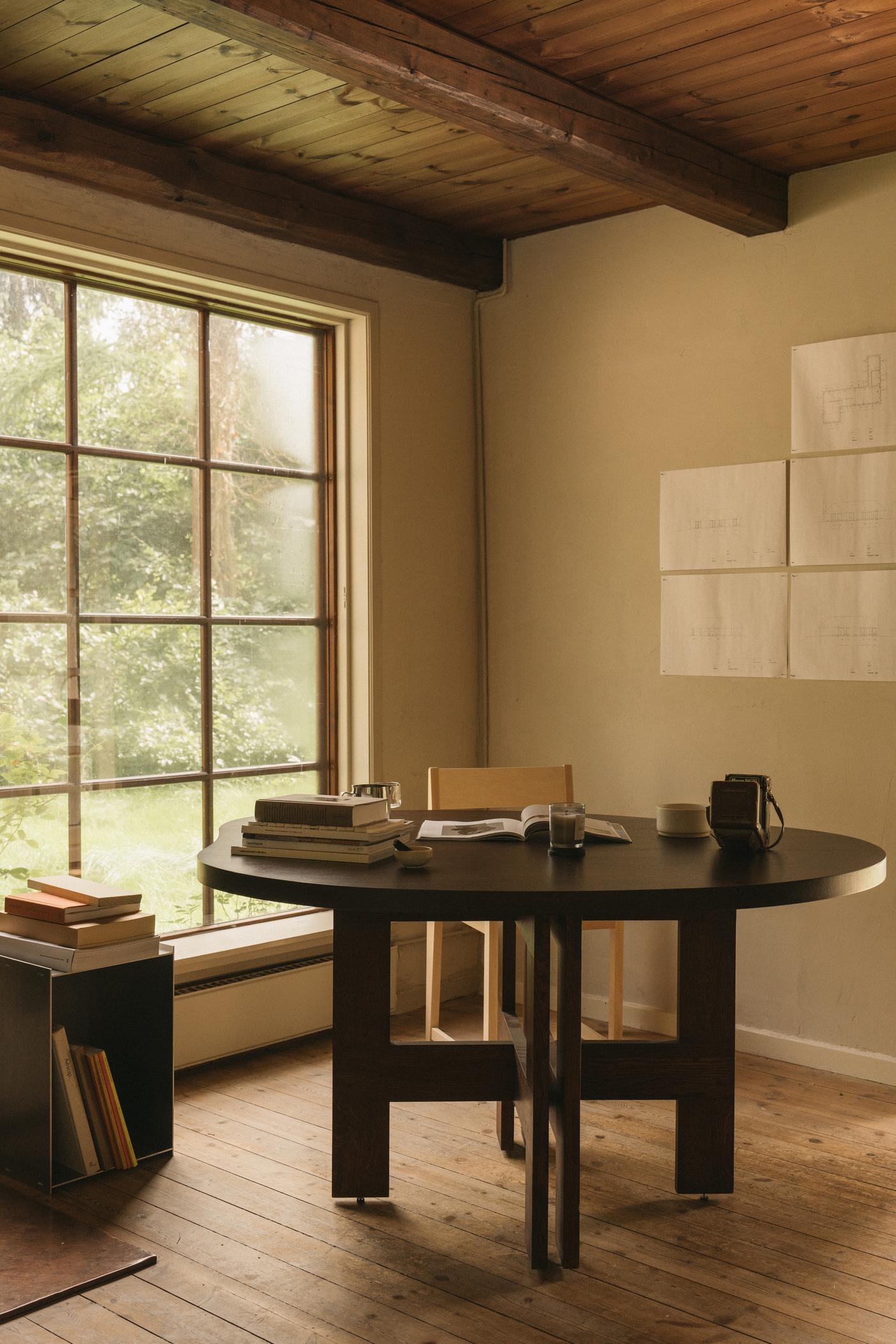https://a.1stdibscdn.com/contemporary-trestle-dining-table-farmhouse-by-frama-natural-oak-pond-for-sale-picture-10/f_31233/f_483613921768580750463/FRAMA_Farmhouse_Trestle_Table_Dark_Oak_Pond_Context_1_master.jpg