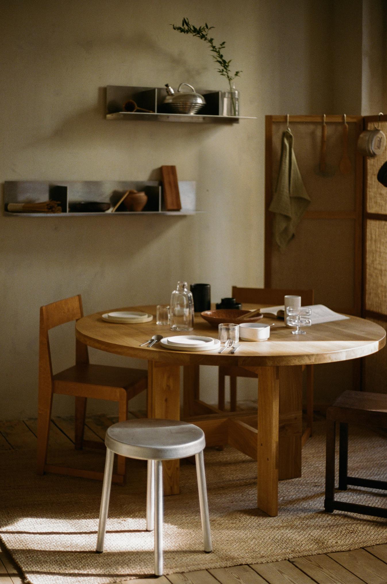 https://a.1stdibscdn.com/contemporary-trestle-table-farmhouse-by-frama-natural-oak-120-round-for-sale-picture-10/f_31233/f_483338421768470408654/FRAMA_Shelf_Library_Cabinet_Canvas_Stainless_Steel_Analogue_Image_6_master.jpg