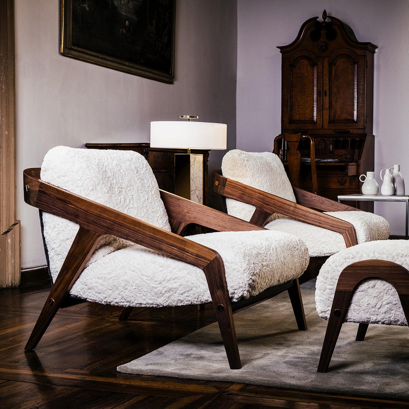 https://a.1stdibscdn.com/frise-set-of-white-armchair-and-ottoman-for-sale-picture-4/f_17062/f_120314231575372243573/FRISE_3_master.jpg