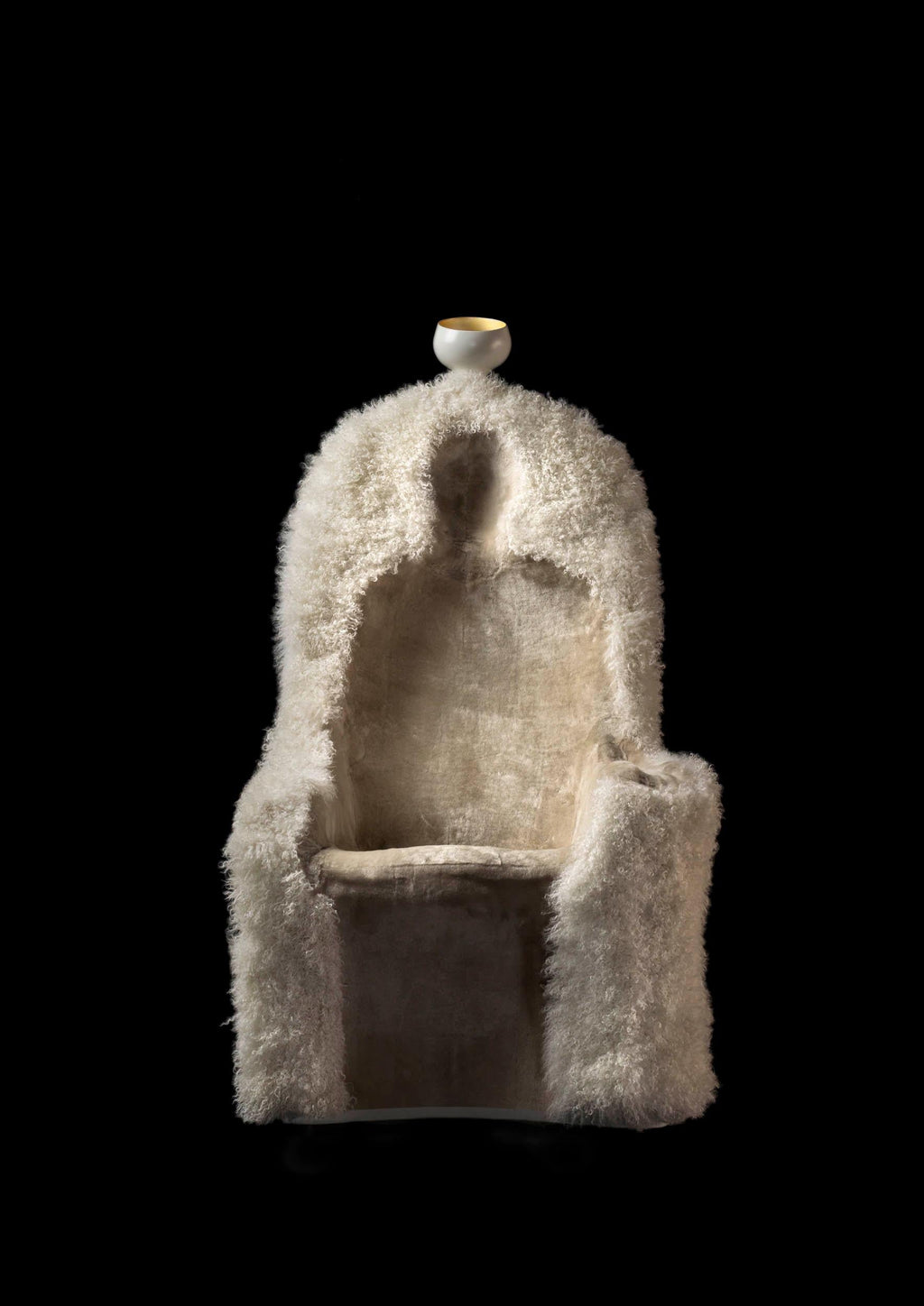 https://a.1stdibscdn.com/art-piece-sheepskin-upholster-invisible-personage-armchair-by-salvador-dali-for-sale-picture-5/f_30483/f_314684521669372992293/FRONTAL_NEGRO_SIN_PERSONAJE_OK_master.jpg