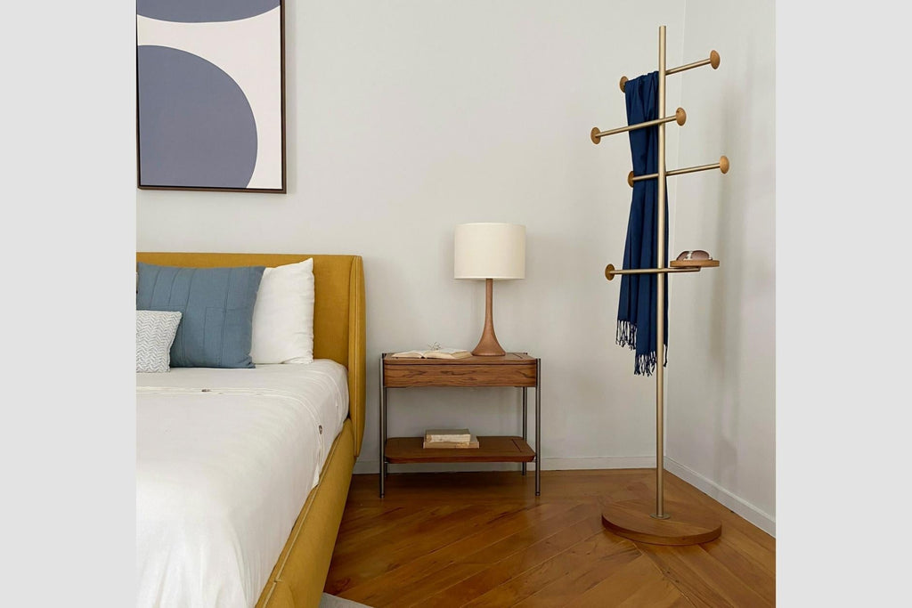 https://a.1stdibscdn.com/gabie-bedside-table-in-light-gold-painted-metal-and-pau-ferro-wood-for-sale-picture-2/f_33041/f_383246221709666869027/FUNDO_CINZA_PARA_FOTOS_EM_SITE1_master.jpg