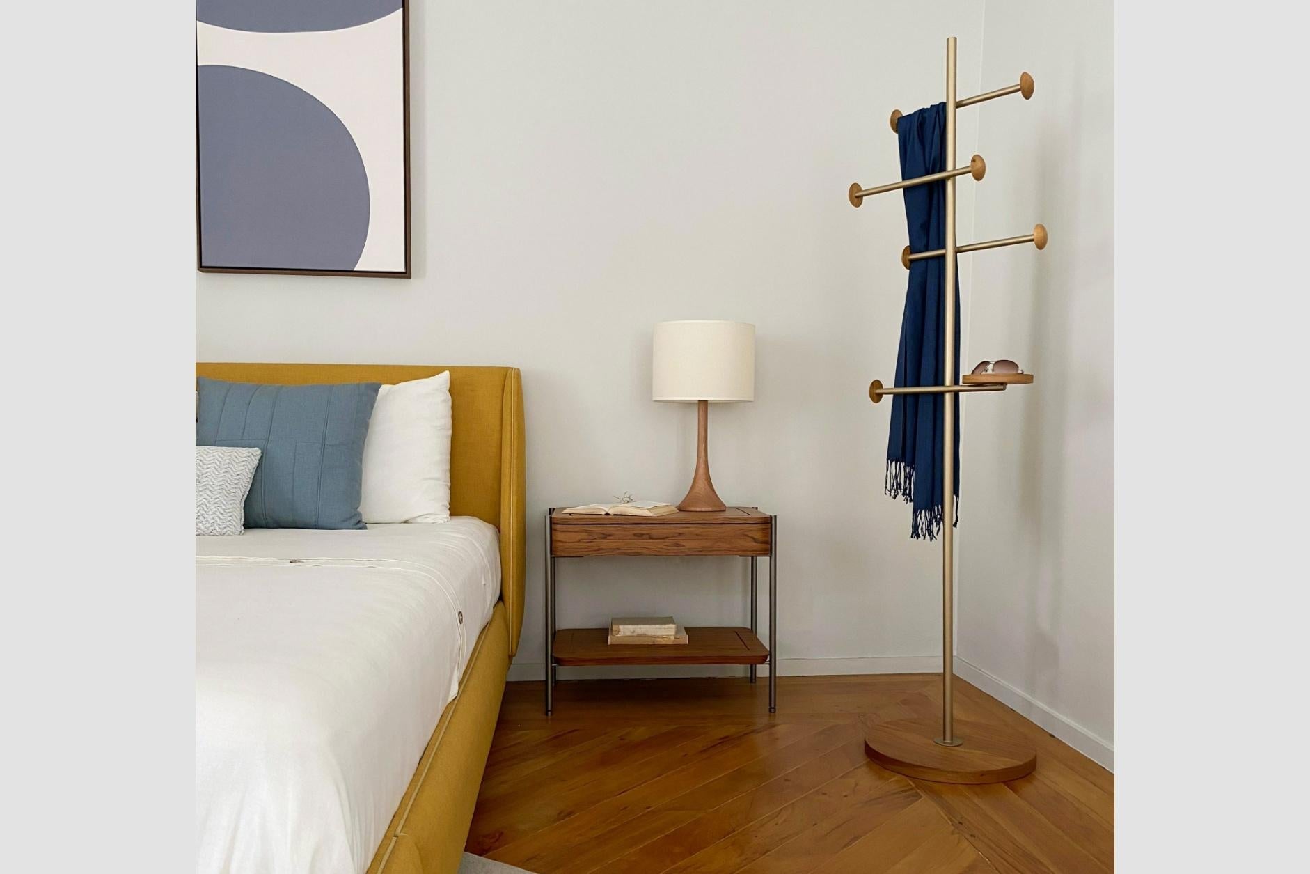 https://a.1stdibscdn.com/gabie-bedside-table-in-light-gold-painted-metal-and-pau-ferro-wood-for-sale-picture-2/f_33041/f_383246221709666869027/FUNDO_CINZA_PARA_FOTOS_EM_SITE1_master.jpg