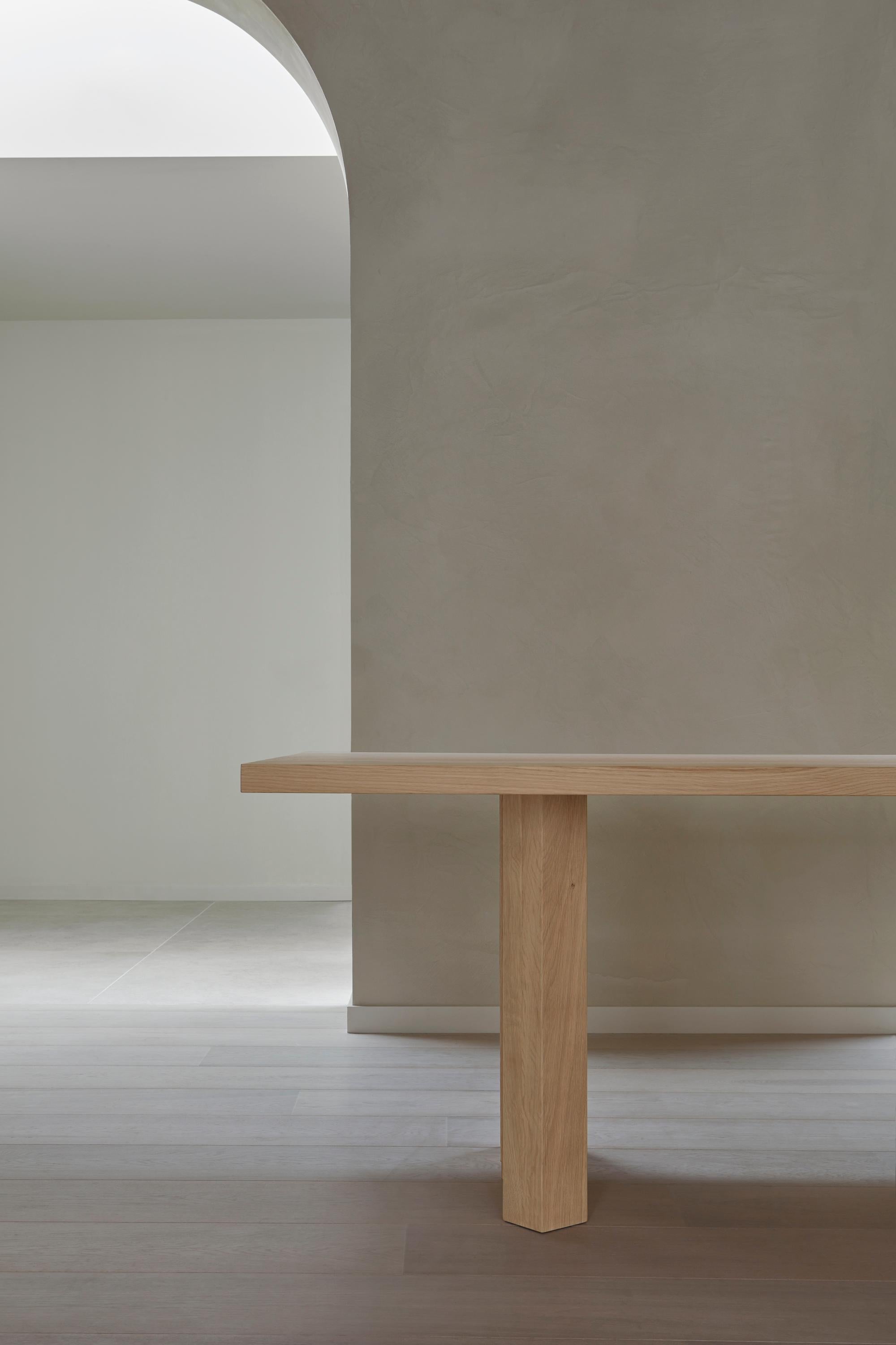 https://a.1stdibscdn.com/modernist-solid-oak-fenestra-dining-table-for-sale-picture-8/f_89302/f_415224421726662105370/Fenestra_Table_Light_Oak_detail_side_of_leg_Achtergracht_photo_by_Thomas_van_Schaik_master.jpg