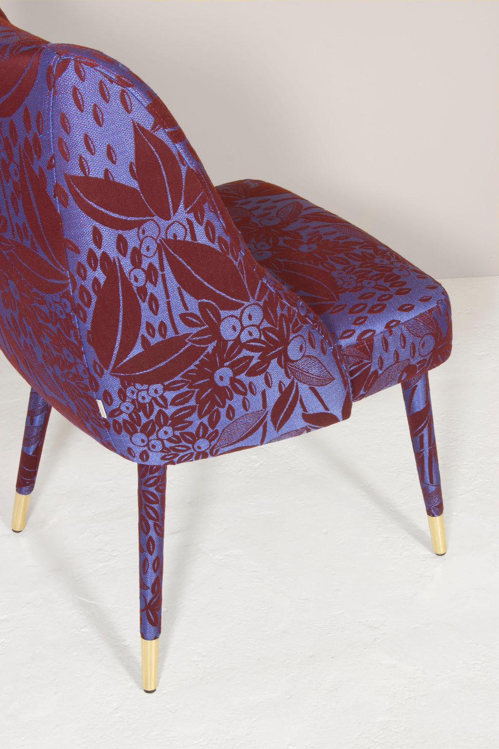 https://a.1stdibscdn.com/figueroa-dining-chair-veti-and-brass-insidherland-by-joana-santos-barbosa-for-sale-picture-8/f_53652/f_234572921618931303049/Figueroa_dining_chair_VT1_InsidherLand_07_master.jpg