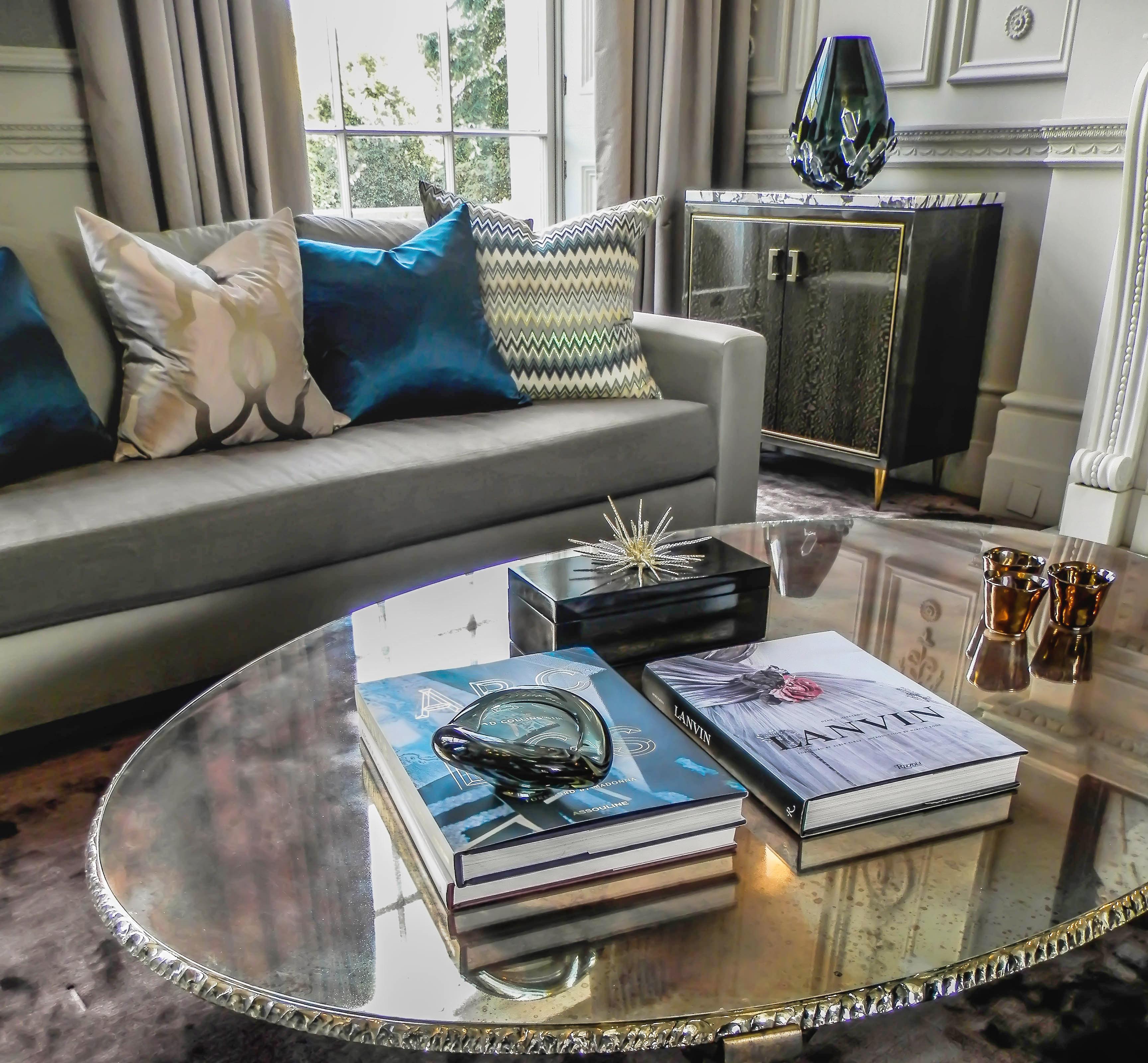 https://a.1stdibscdn.com/flight-contemporary-dining-table-200-double-silvered-glass-top-rose-legs-for-sale-picture-11/f_16022/f_273599021764317548151/Flight_cocktail_table_projects_copia_master.jpg