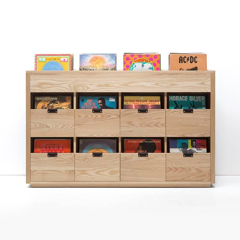 https://a.1stdibscdn.com/dovetail-4-x-25-vinyl-storage-cabinet-solid-natural-walnut-with-flip-bins-for-sale-picture-3/f_27523/f_158922321566505430550/FlipMasterSQ_0000_4x2_5_Natural__master.jpg