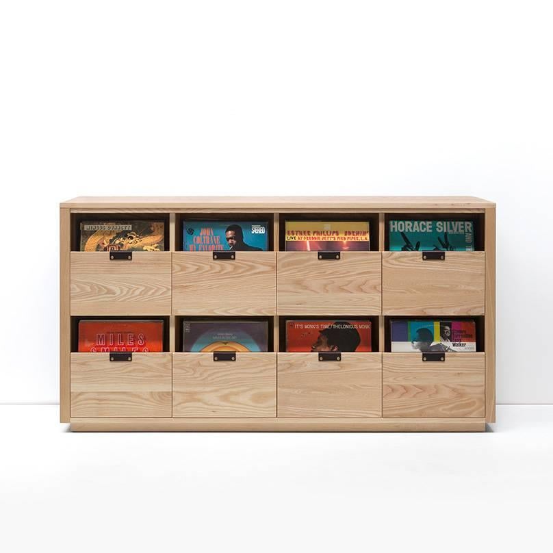 https://a.1stdibscdn.com/dovetail-4-x-2-vinyl-storage-cabinet-solid-natural-walnut-8-drawers-for-sale-picture-3/f_27523/f_158922021566505285903/FlipMasterSQ_0004_4x2_Natural__master.jpg