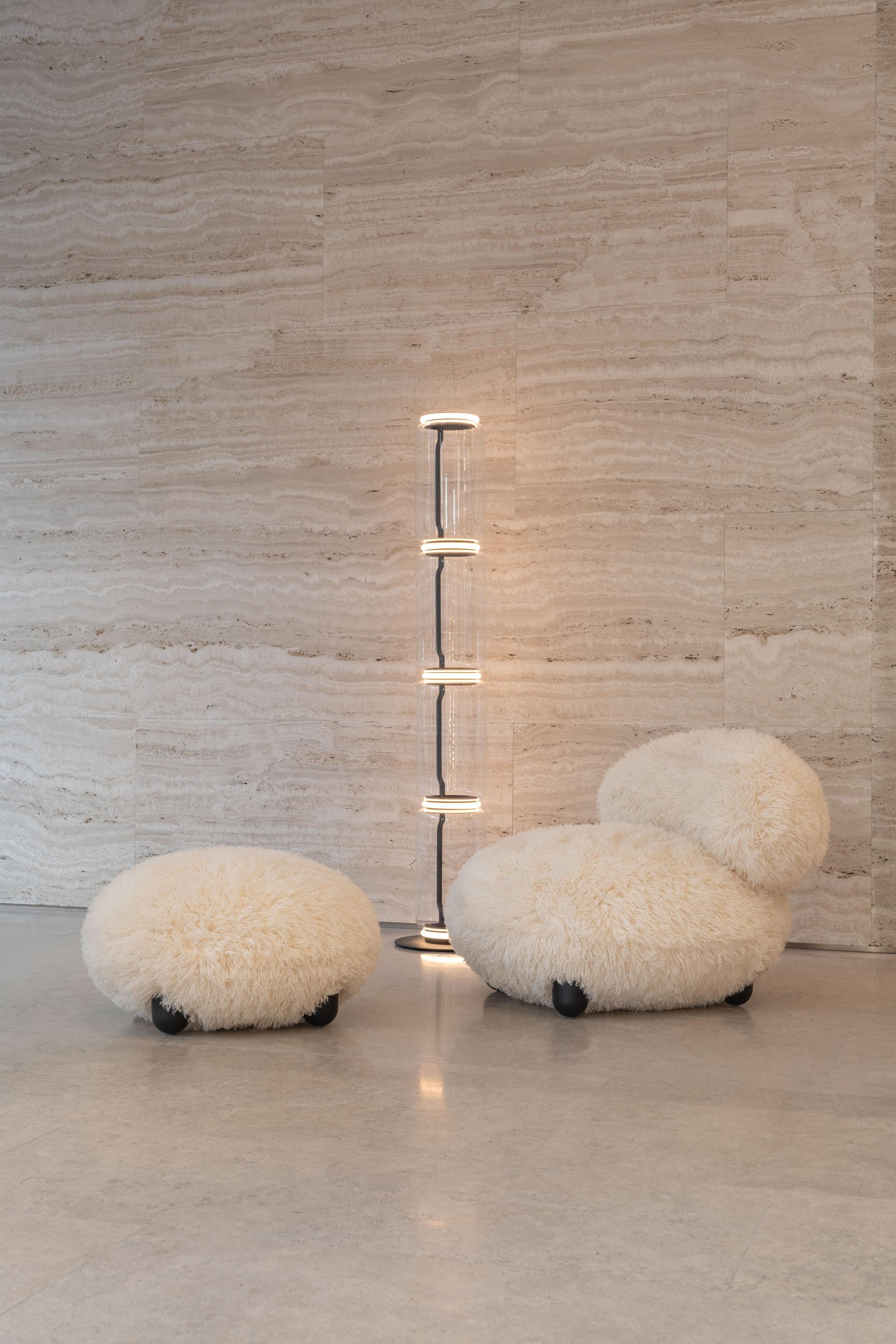 https://a.1stdibscdn.com/modern-flock-lounge-chair-fluffy-edition-in-azur-ivory-faux-fur-by-noom-for-sale-picture-4/f_42321/f_440393021741949742429/Flock_Lounge_Chair_Fluffy_Edition_by_NOOM_1__master.jpg