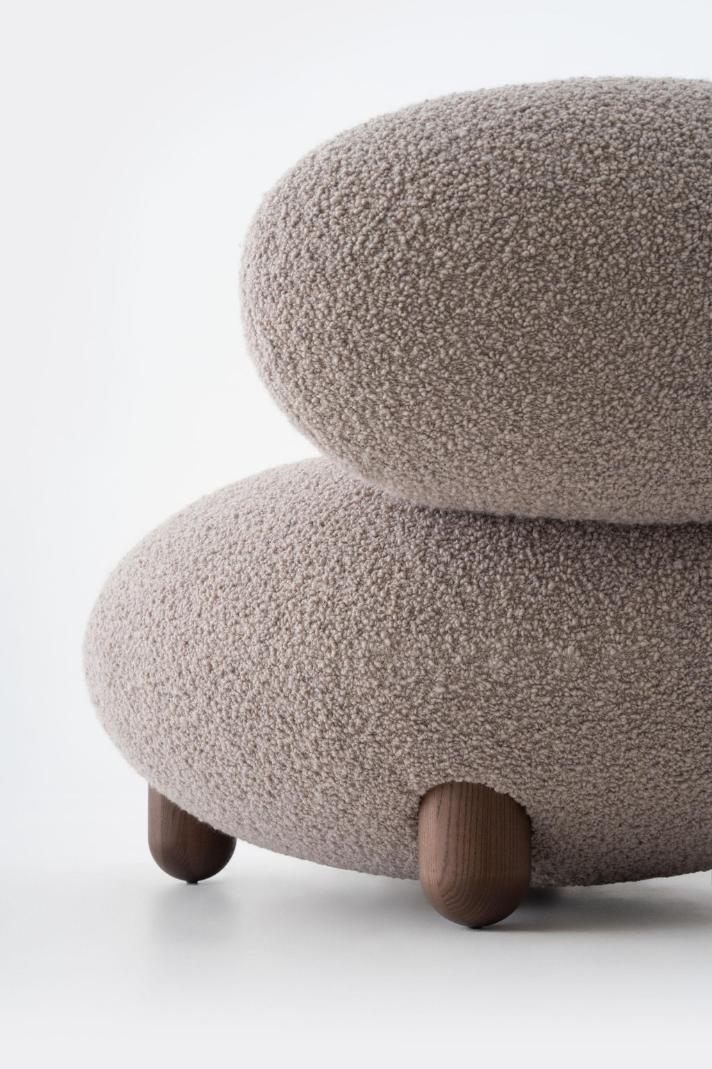 https://a.1stdibscdn.com/modern-flock-lounge-chair-in-dedar-nimbus-boucle-by-noom-for-sale-picture-14/f_42321/f_440910421742254826044/Flock_Lounge_Chair_in_Dedar_Nimbus_003_by_NOOM_9__master.jpg