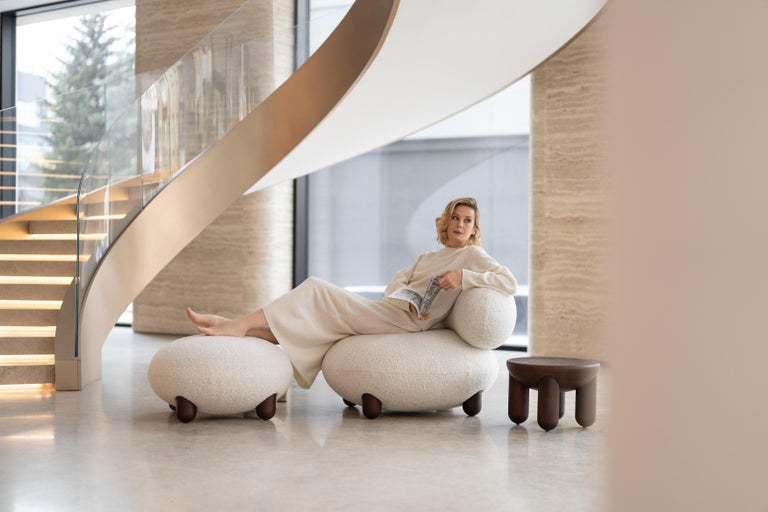 https://a.1stdibscdn.com/modern-flock-lounge-chair-fluffy-edition-in-faux-sheepskin-by-noom-for-sale-picture-16/f_42321/f_440903221742250103196/_Flock_Lounge_Chair_in_interior_by_NOOM_7__master.jpg?width=768