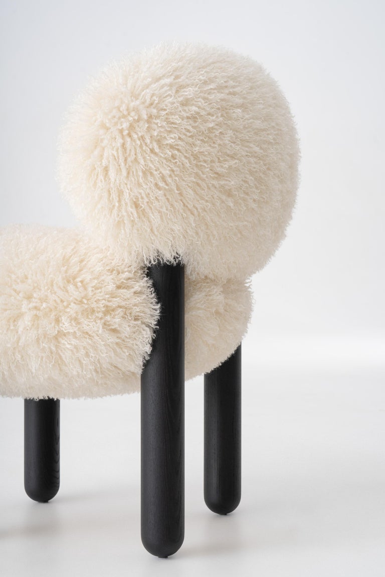 https://a.1stdibscdn.com/modern-dining-chair-flock-cs2-fluffy-edition-in-premium-faux-fur-by-noom-for-sale-picture-11/f_42321/f_441094321742374563454/_Flock_chair_CS2_Fluffy_Edition_by_NOOM_11__master.jpg?width=768