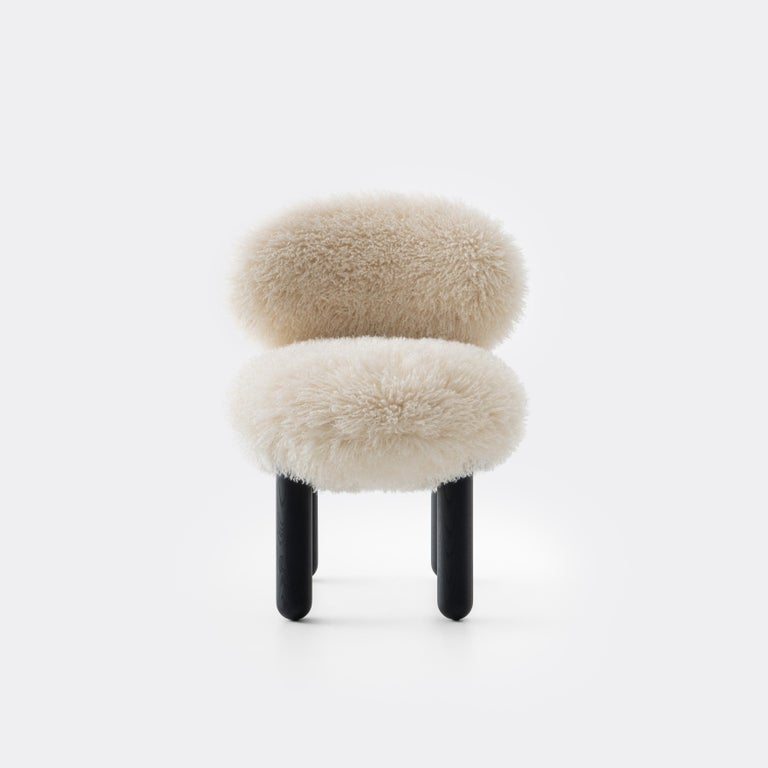 https://a.1stdibscdn.com/modern-dining-chair-flock-cs2-fluffy-edition-in-premium-faux-fur-by-noom-for-sale-picture-5/f_42321/f_441094321742374561300/_Flock_chair_CS2_Fluffy_Edition_by_NOOM_4__master.jpg?width=768