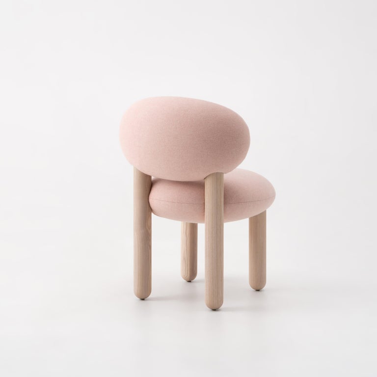 https://a.1stdibscdn.com/modern-dining-chair-flock-cs2-in-wool-fabric-by-noom-for-sale-picture-2/f_42321/f_371237921700155929766/Flock_chair_CS2_by_NOOM_12__master.jpg?width=768