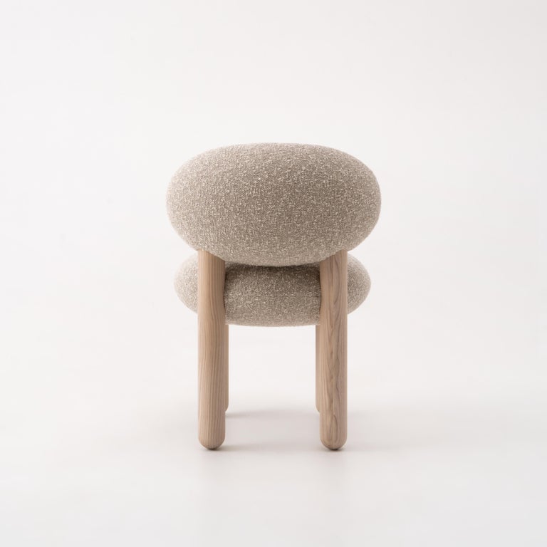 https://a.1stdibscdn.com/modern-dining-chair-flock-cs2-fluffy-edition-in-premium-faux-fur-by-noom-for-sale-picture-20/f_42321/f_441094321750928396689/Flock_chair_CS2_by_NOOM_15__master.jpg?width=768