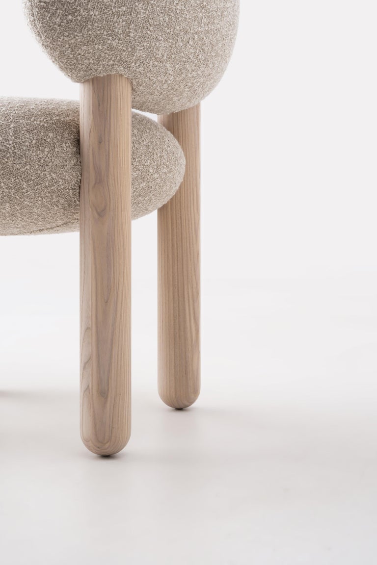 https://a.1stdibscdn.com/modern-dining-chair-flock-cs2-with-wooden-legs-in-various-fabrics-by-noom-for-sale-picture-17/f_42321/f_379525721750758686086/Flock_chair_CS2_by_NOOM_25__master.jpg?width=768