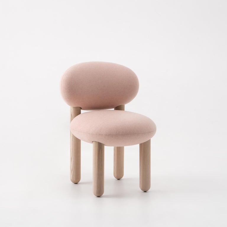https://a.1stdibscdn.com/modern-dining-chair-flock-cs2-with-wooden-legs-in-various-fabrics-by-noom-for-sale-picture-11/f_42321/f_379525721705336959700/Flock_chair_CS2_by_NOOM_6__master.jpg?width=768