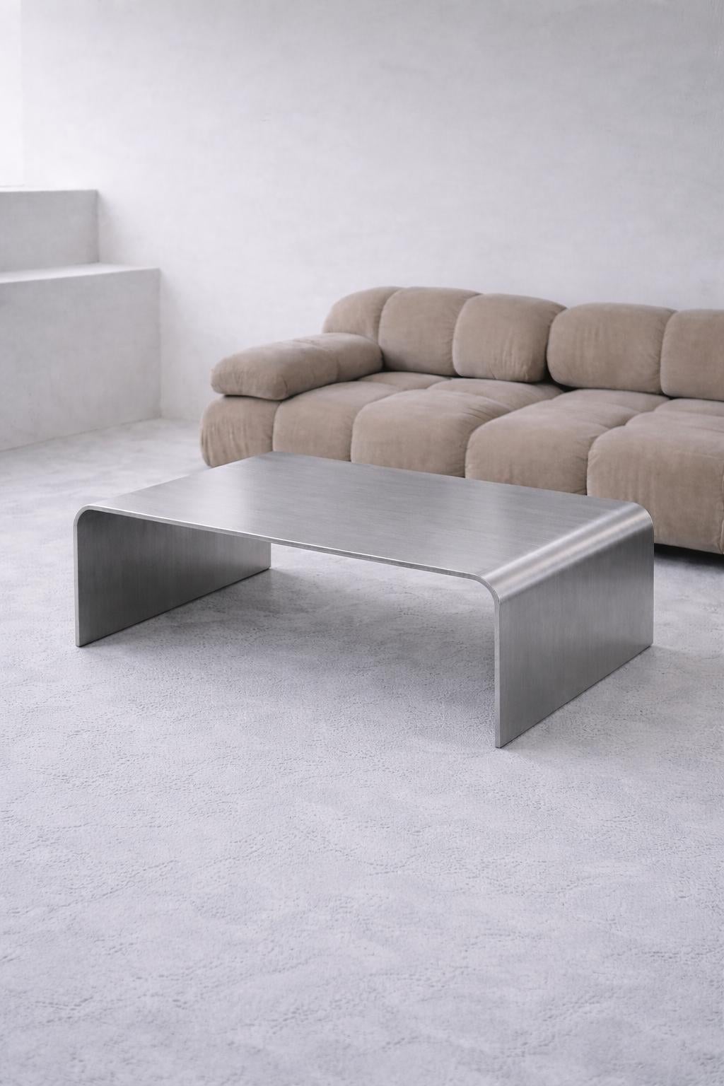 https://a.1stdibscdn.com/flow-sculptural-waterfall-coffee-table-in-aluminum-by-veliento-for-sale-picture-4/f_12192/f_491602921773141446598/Flow_03_master.jpg