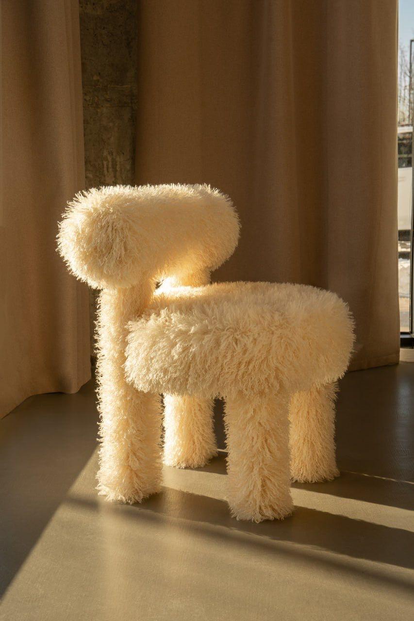 https://a.1stdibscdn.com/contemporary-dining-chair-fluffy-by-noom-gropius-cs2-white-for-sale-picture-13/f_31233/f_387210621709718224684/Fluffy_5_master.jpeg