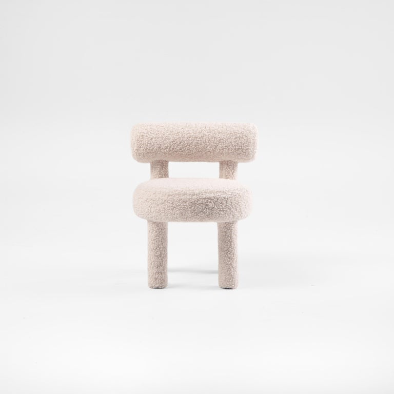 https://a.1stdibscdn.com/modern-baby-gropius-chair-cs1-fluffy-edition-in-faux-sheepskin-by-noom-for-sale-picture-2/f_42321/f_423394521731762265293/Fluffy_Baby_Chair_Gropius_CS1_in_Medo_Faux_Sheepskin_2__master.jpg?width=768
