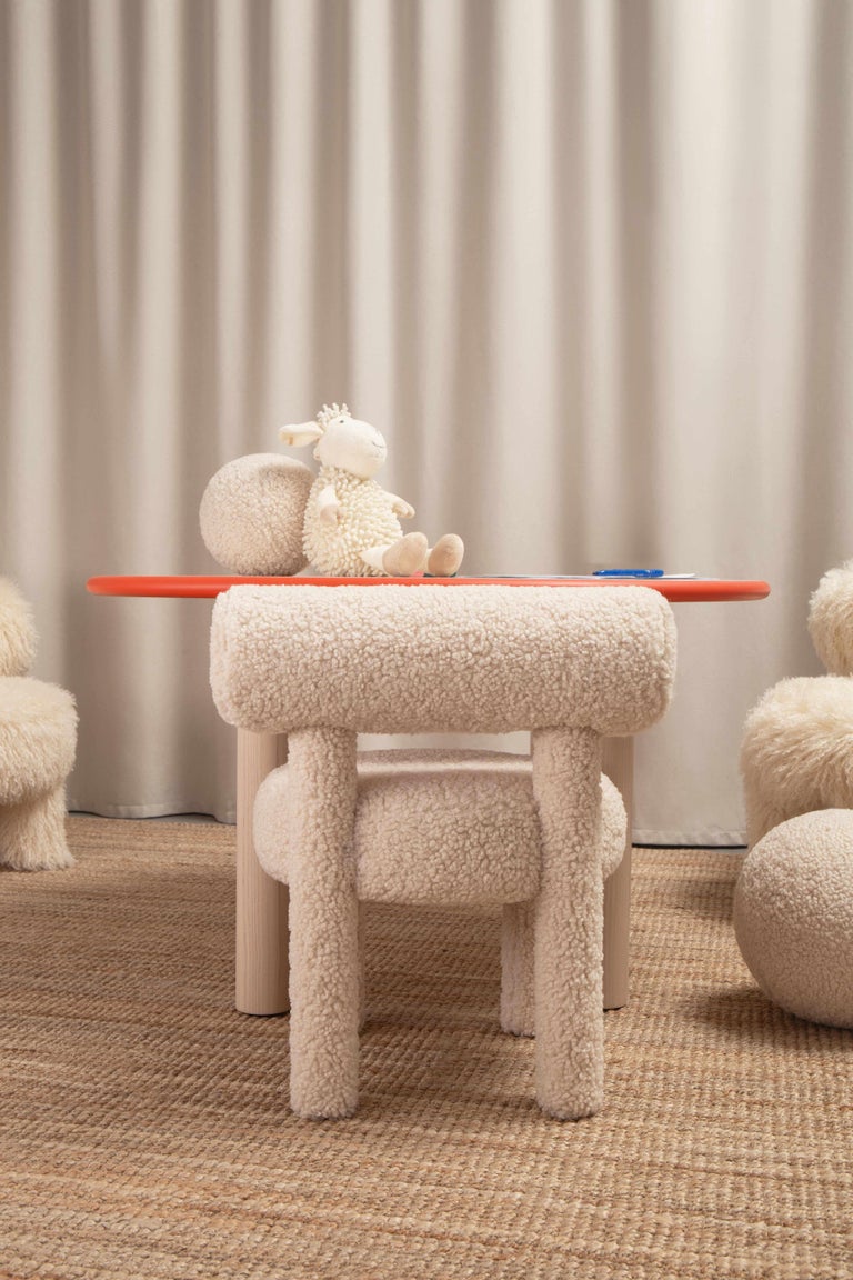 https://a.1stdibscdn.com/modern-baby-gropius-chair-cs1-fluffy-edition-in-premium-faux-fur-by-noom-for-sale-picture-14/f_42321/f_423392721731761204732/Fluffy_Baby_Chair_Gropius_CS1_in_Medo_Faux_Sheepskin_9__master.jpg?width=768