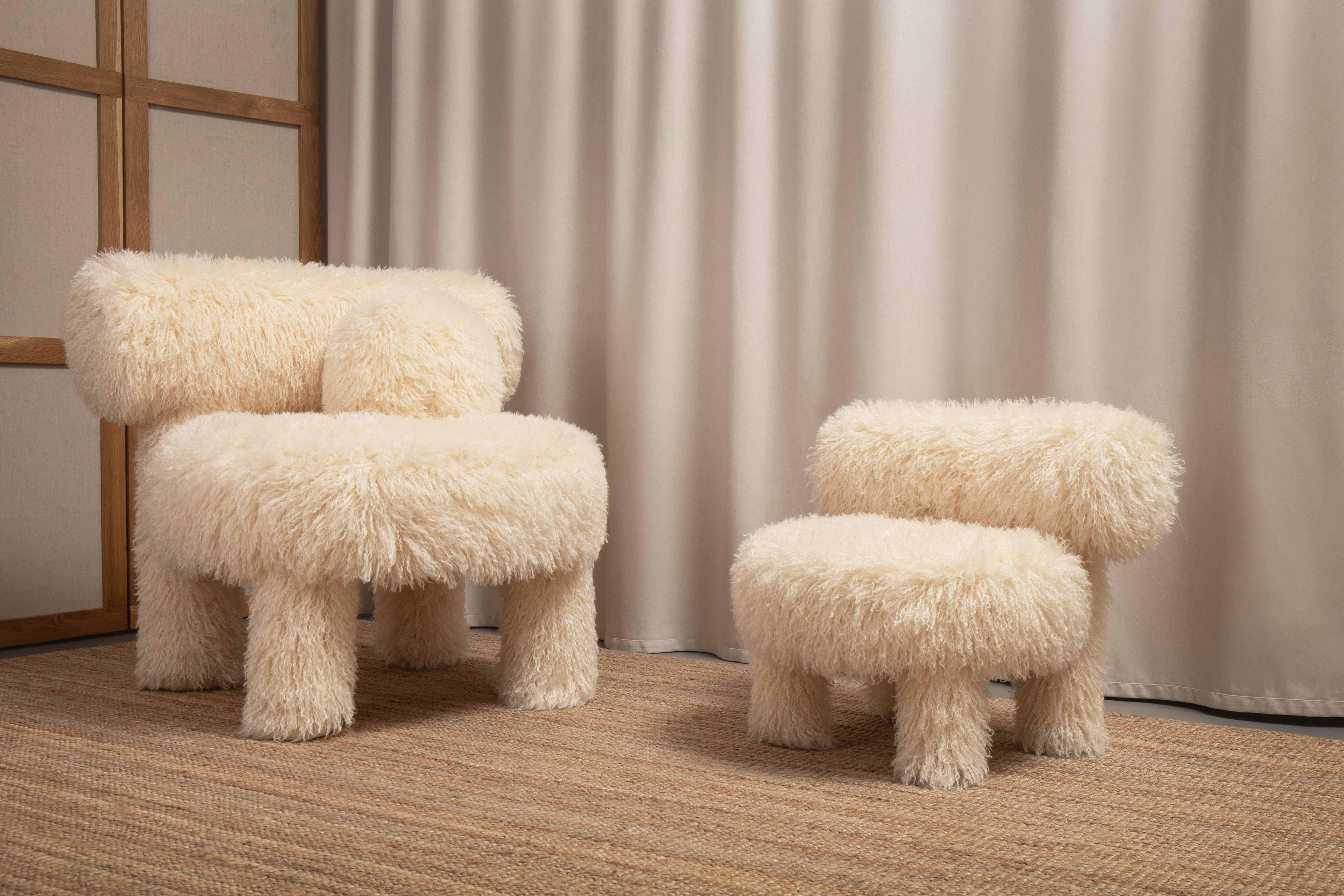 https://a.1stdibscdn.com/modern-low-chair-gropius-cs1-fluffy-in-premium-azur-pink-faux-fur-by-noom-for-sale-picture-2/f_42321/f_424872421732668712523/Fluffy_Baby_Low_Chair_Gropius_CS1_in_Azur_Cotonneux_Faux_Fur_17__master.jpg