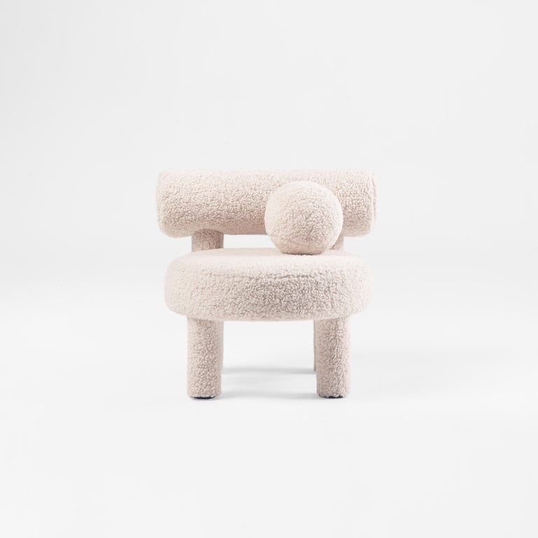 https://a.1stdibscdn.com/modern-baby-gropius-low-chair-cs1-fluffy-edition-in-faux-sheepskin-by-noom-for-sale-picture-4/f_42321/f_423394821731762704566/Fluffy_Baby_Low_Chair_Gropius_CS1_in_Medo_Faux_Sheepskin_3__master.jpg?width=768