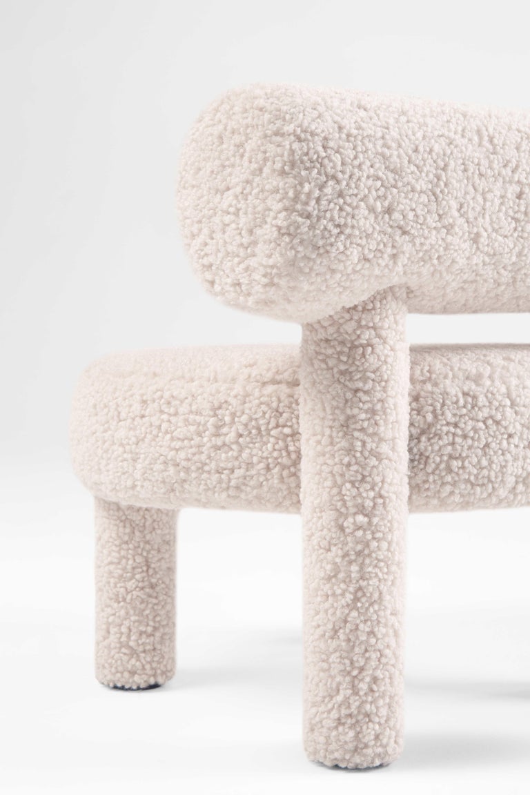 https://a.1stdibscdn.com/modern-baby-gropius-low-chair-cs1-fluffy-edition-in-faux-sheepskin-by-noom-for-sale-picture-11/f_42321/f_423394821731762707952/Fluffy_Baby_Low_Chair_Gropius_CS1_in_Medo_Faux_Sheepskin_6__master.jpg?width=768