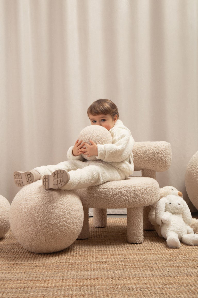 https://a.1stdibscdn.com/modern-baby-gropius-low-chair-cs1-fluffy-edition-in-faux-sheepskin-by-noom-for-sale-picture-3/f_42321/f_423394821731762707938/Fluffy_Baby_Spheric_Ottoman_in_Medo_Faux_Sheepskin_3__master.jpg?width=768