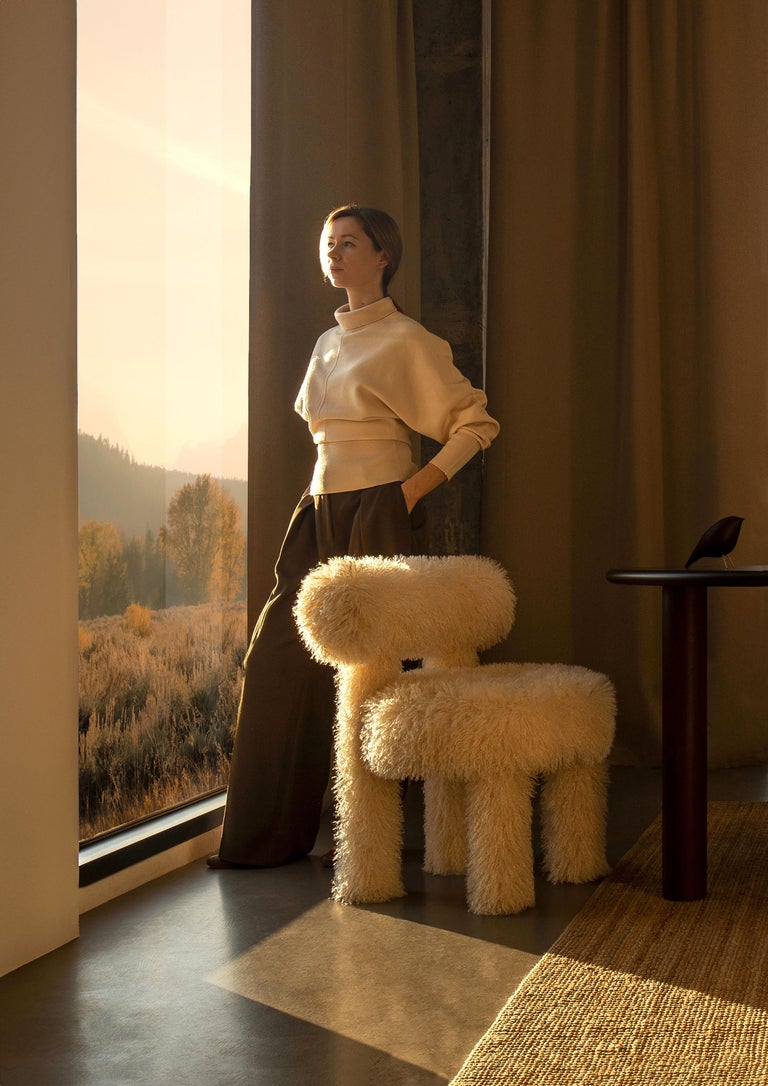 https://a.1stdibscdn.com/modern-dining-chair-gropius-cs1-fluffy-edition-in-misia-azur-faux-fur-by-noom-for-sale-picture-3/f_42321/f_372145021730057493528/Fluffy_Chair_Gropius_CS1_in_Azur_Cotonneux_Faux_Fur_12_a_master.jpg?width=768